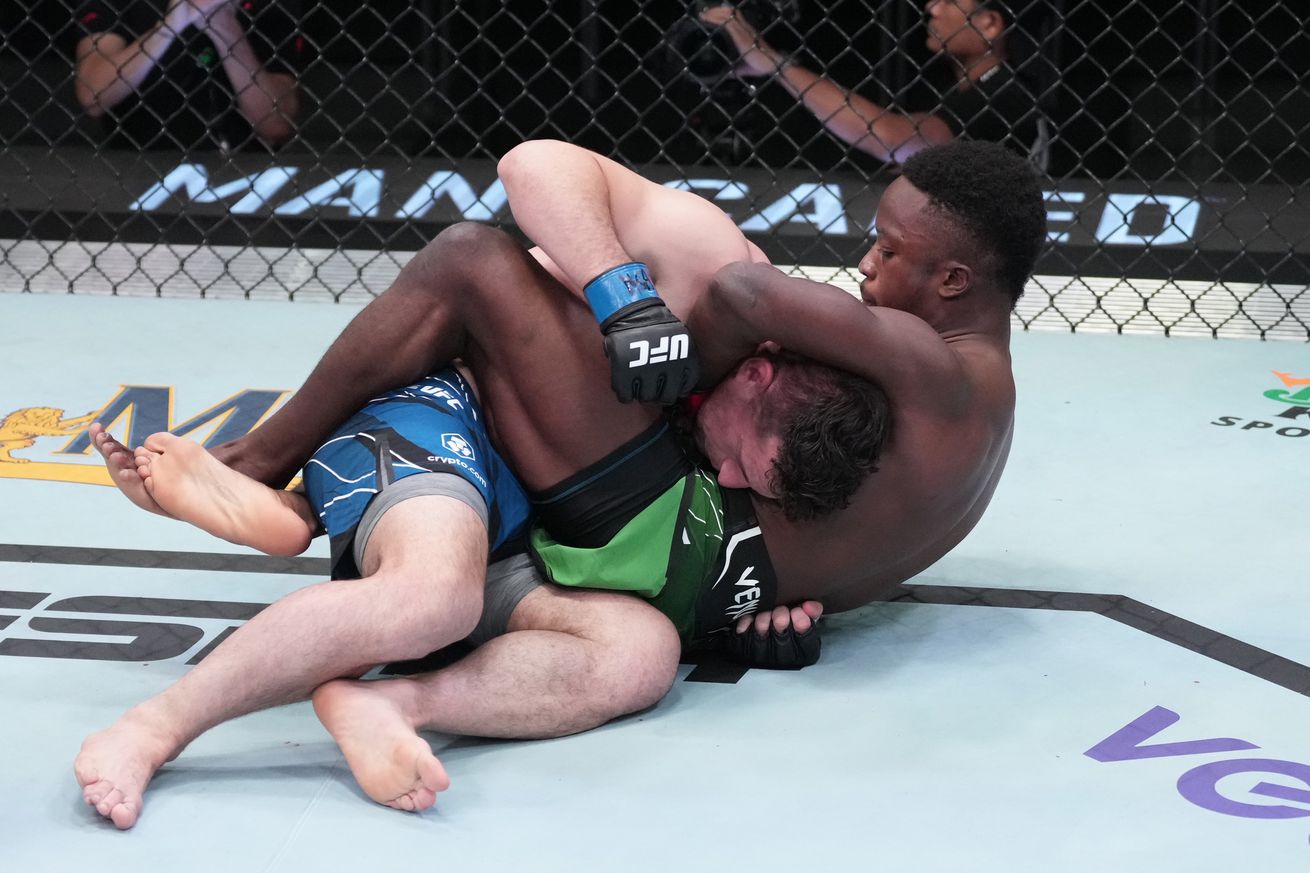 UFC Vegas 61 video: Sodiq Yusuff blasts Don Shainis with knees, finishes with guillotine choke in just 30 seconds