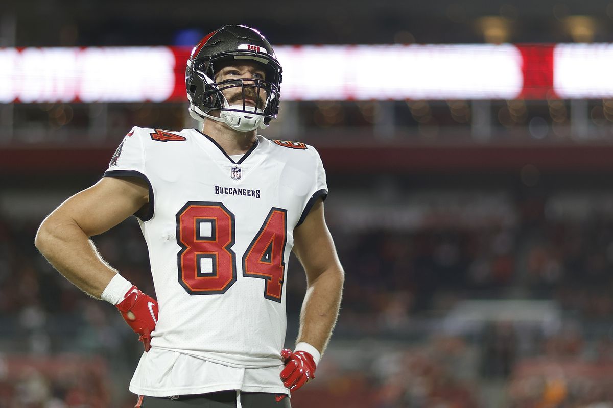 Cameron Brate #84 of the Tampa Bay Buccaneers looks on prior to the game against the Kansas City Chiefs at Raymond James Stadium on October 02, 2022 in Tampa, Florida.