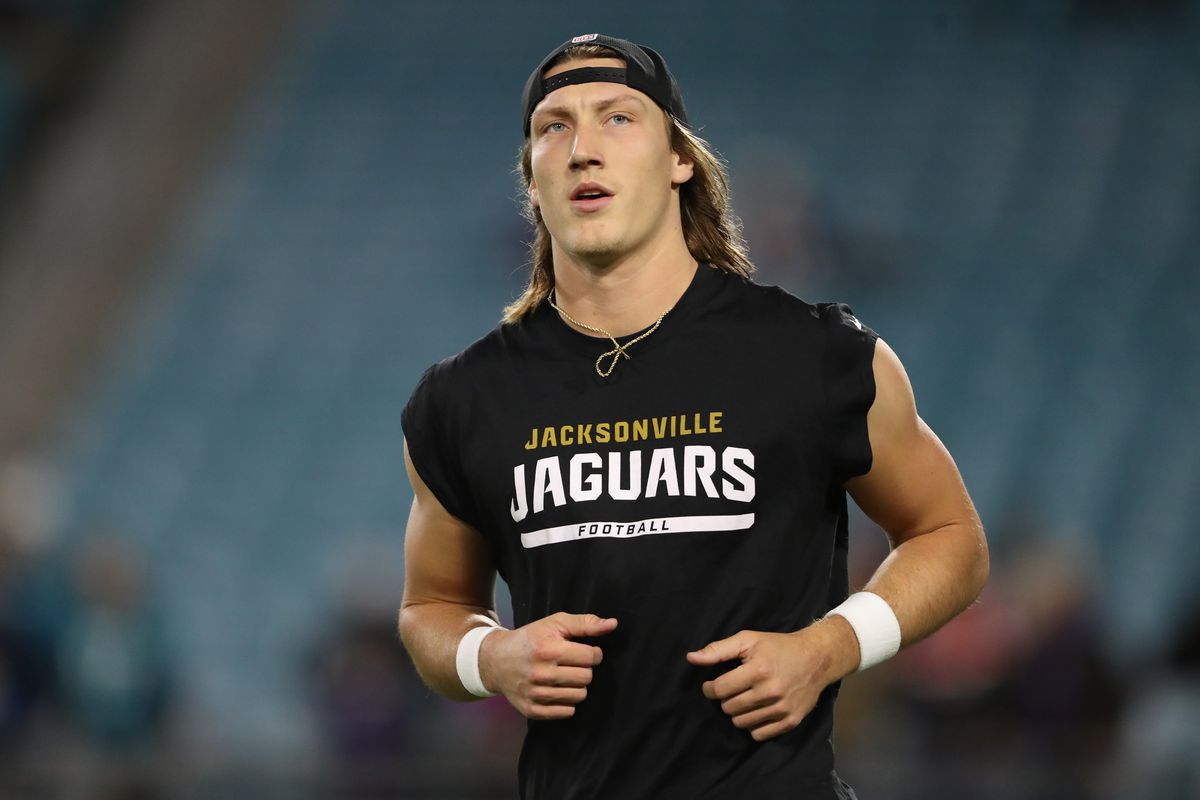 Trevor Lawrence #16 of the Jacksonville Jaguars warms up before the game against the Baltimore Ravens at EverBank Stadium on December 17, 2023 in Jacksonville, Florida.