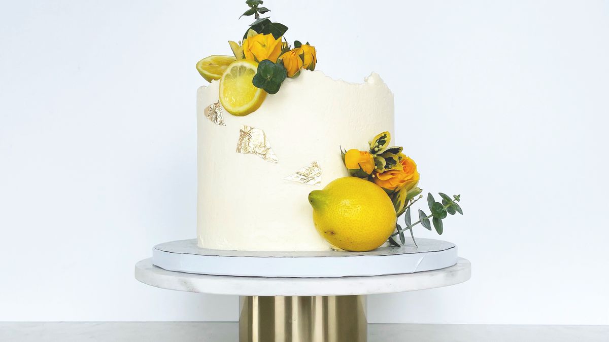 A custom cake made by Hosna Tavakoli through her business Zibatreats.