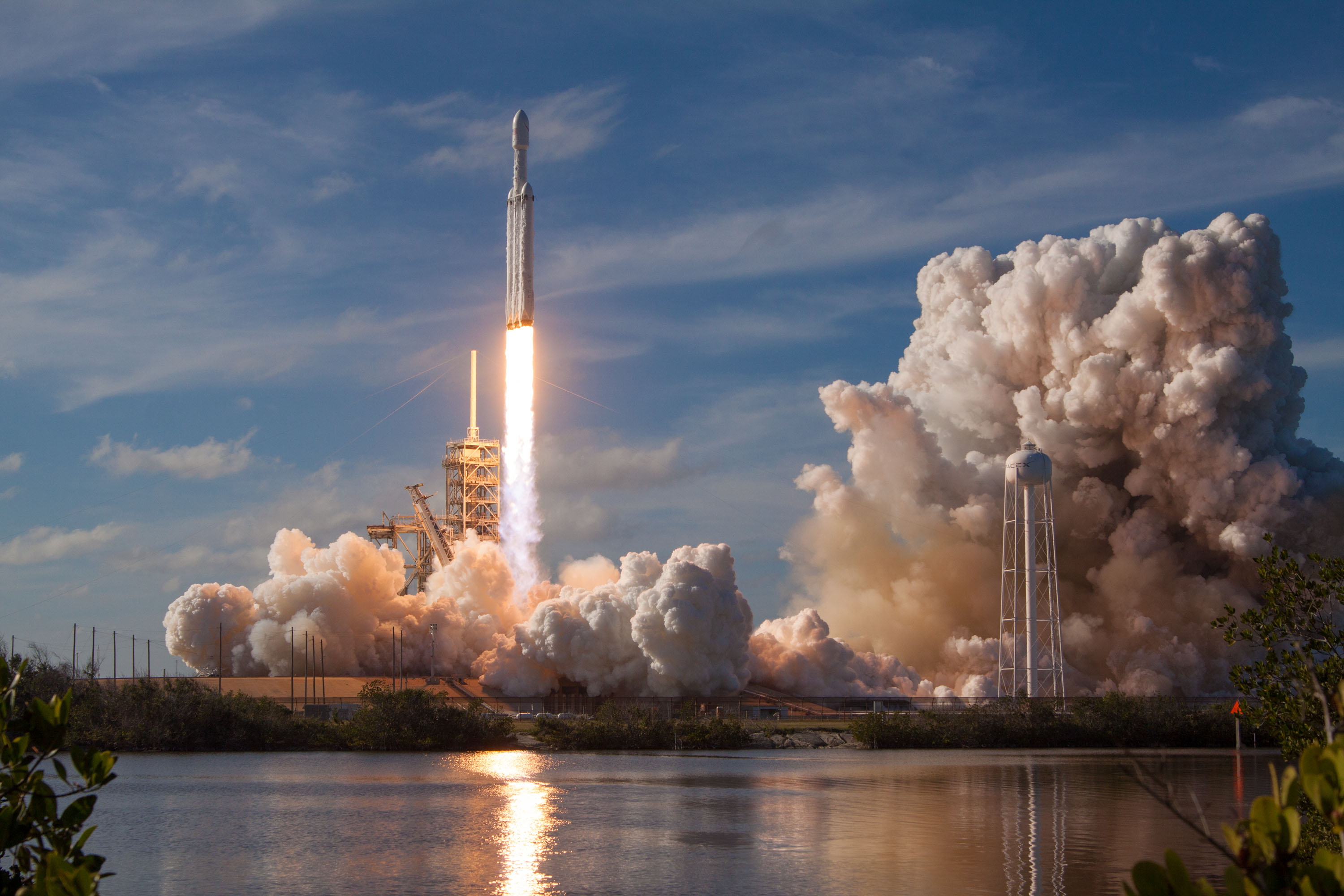 Barry Pilfer adopteren Here's what's next for SpaceX after Falcon Heavy's first flight - The Verge