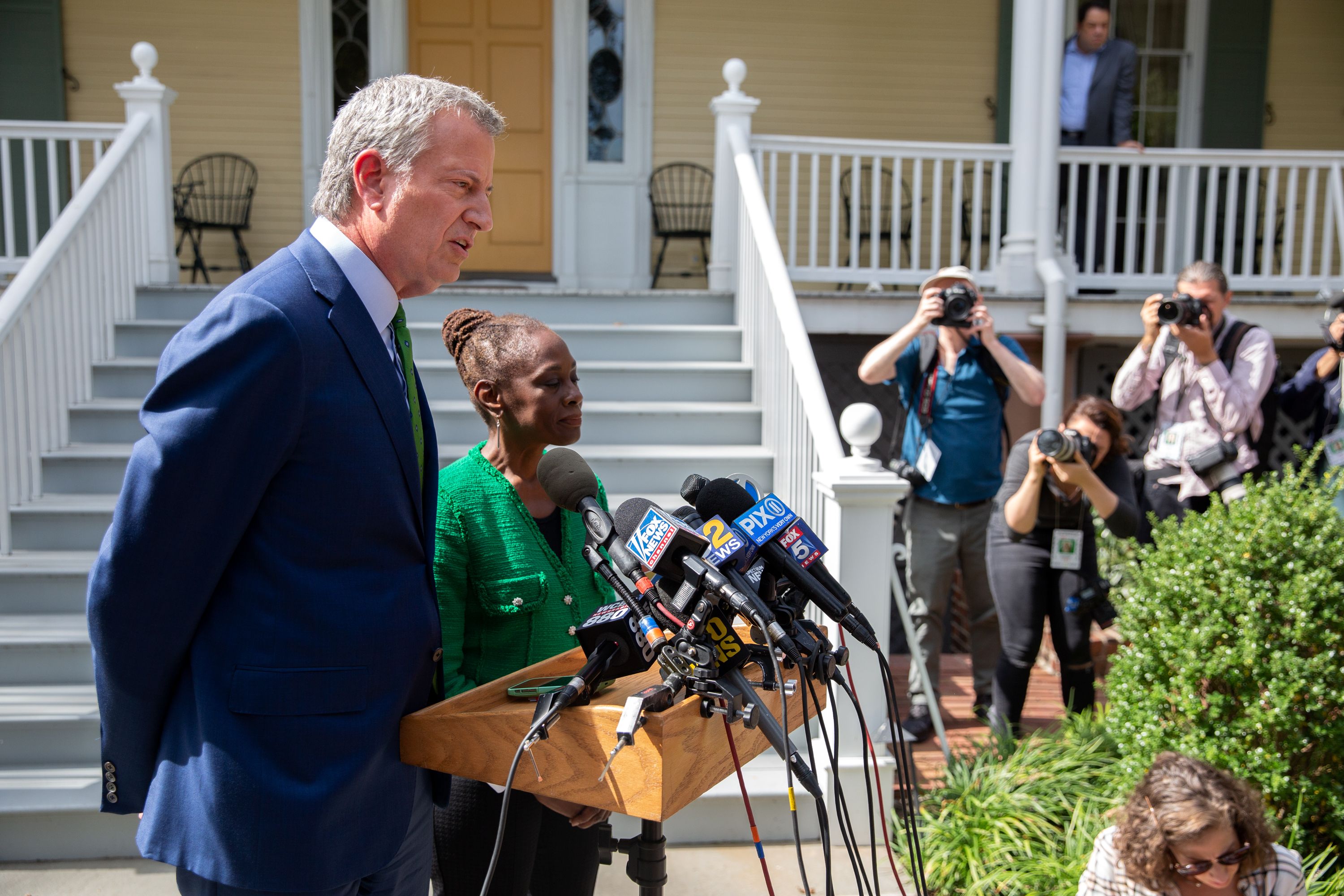 Mayor Bill de Blasio and First Lady Chirlane McCray announce the end of his presidential bid during a press conference outside Gracie Mansion on Friday, Sept. 20, 2019.