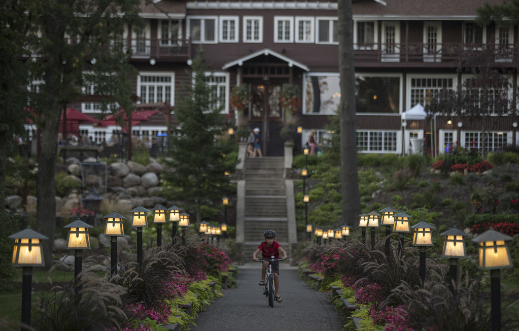 Grand View Lodge in Nisswa offers lodging and activities for extended families.