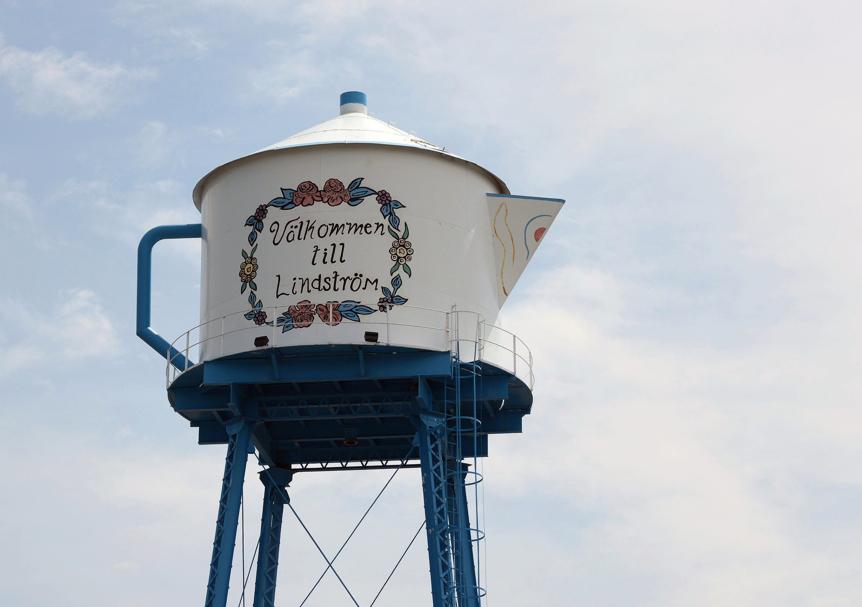 The Lindstrom water tower is shaped as a coffee pot and suggests friendly hospitality.