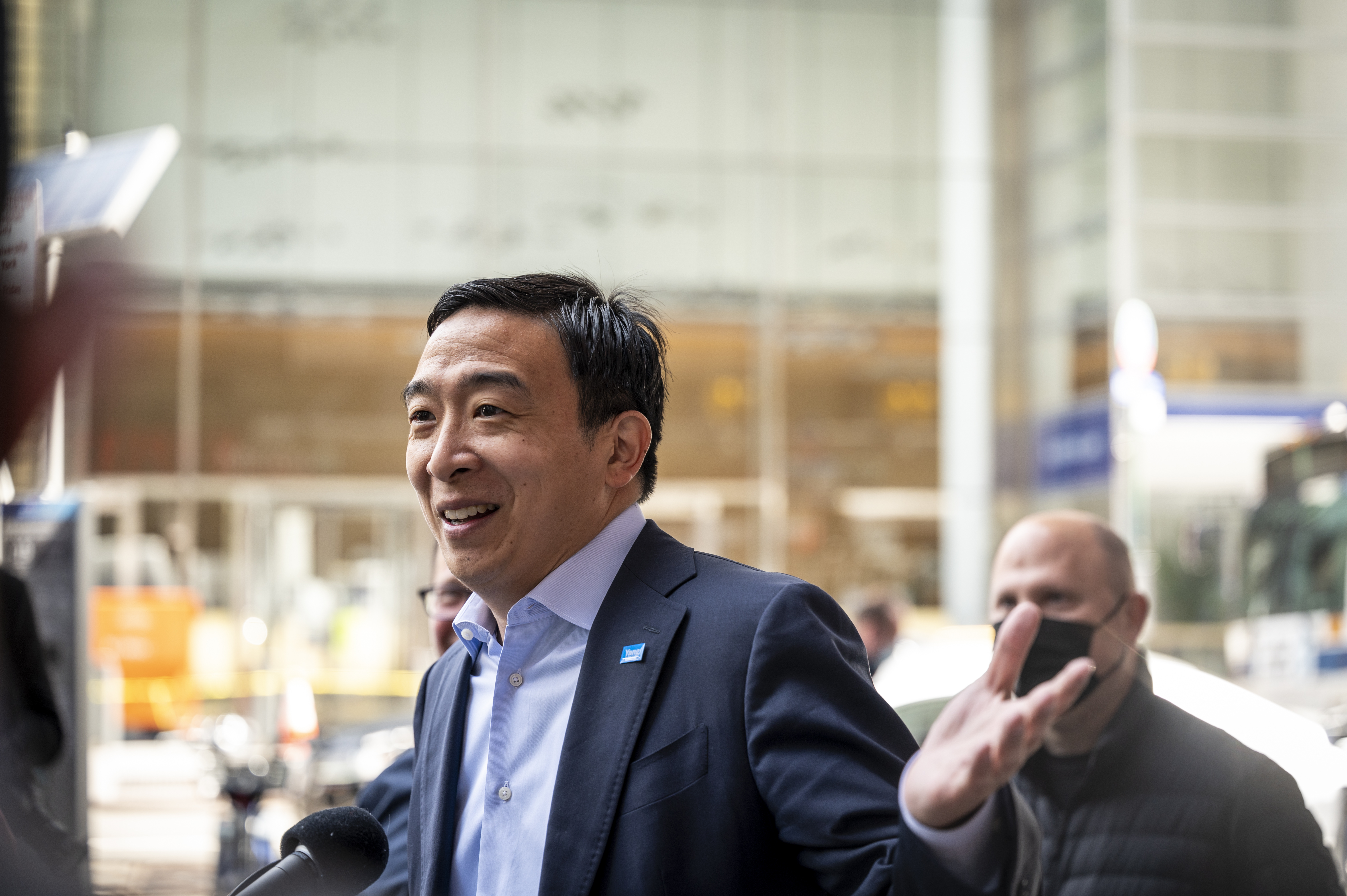 Mayoral hopeful Andrew Yang received an endorsement from Jonathan and Andrew Schnipper, owners of the Schnipper’s restaurant chain, outside of their 41st Street location, Friday, May 7, 2021.