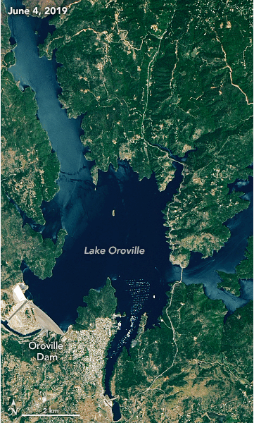Satellite images of Lake Oroville in 2019 and 2021.