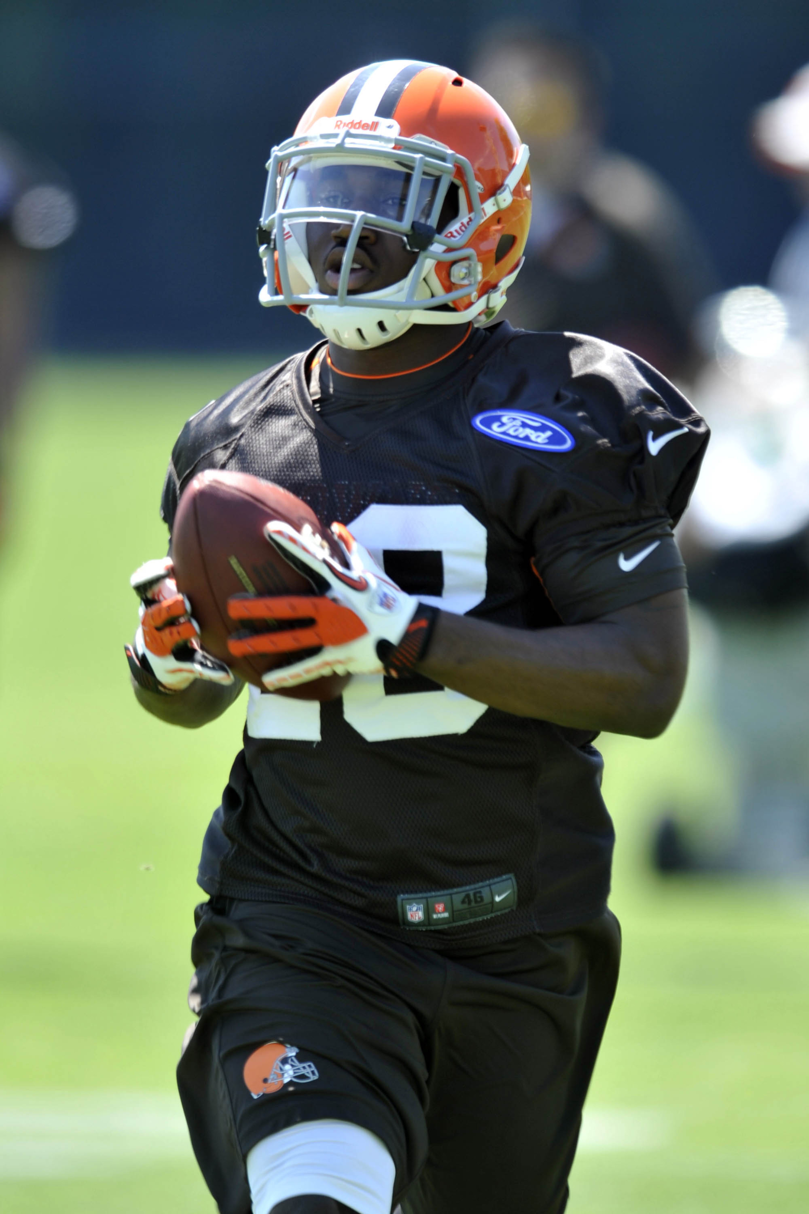 New Browns RB Dion Lewis was acquired from the Philadelphia Eagles.