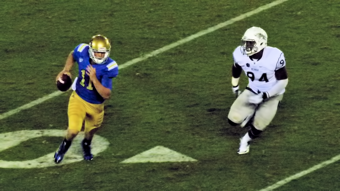 UCLA QB Jerry Neuheisel scrambles against Nevada at the Rose Bowl August 31, 2013