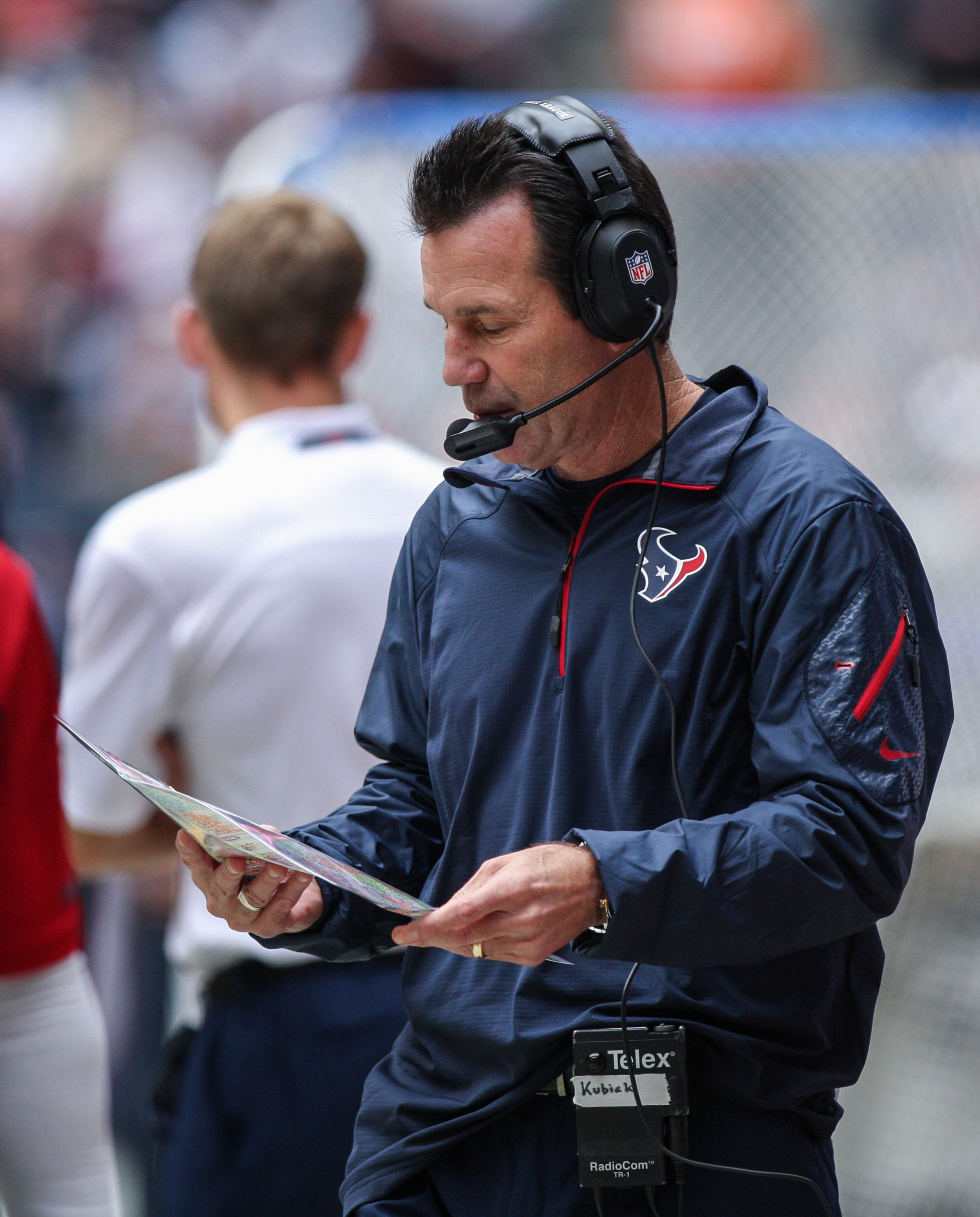 Gary Kubiak returned to the sideline last week to get a closer view of the train wreck.