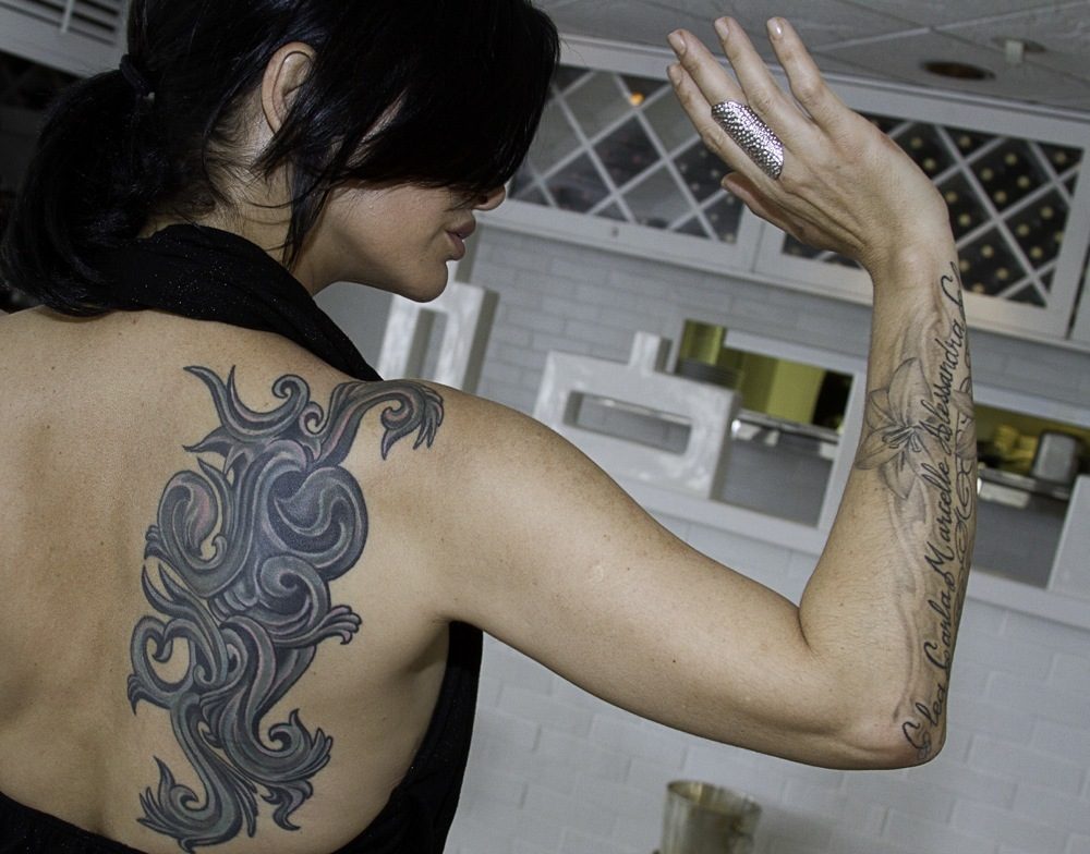 Carla Pellegrino shows the storm tattoo on her back. 