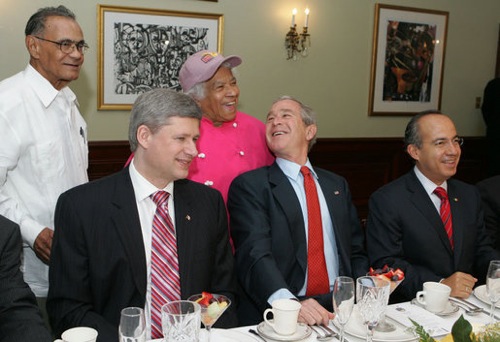 Leah Chase in 2008 with President Stephen Harper of Canada, President George W Bush and President Felipe Calderon of Mexico. 