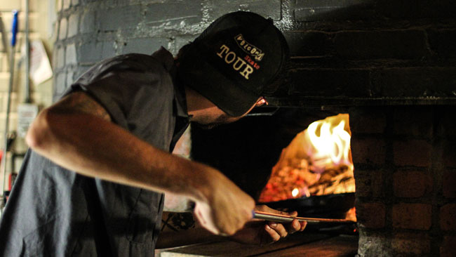 Moteur's oven fires up anew