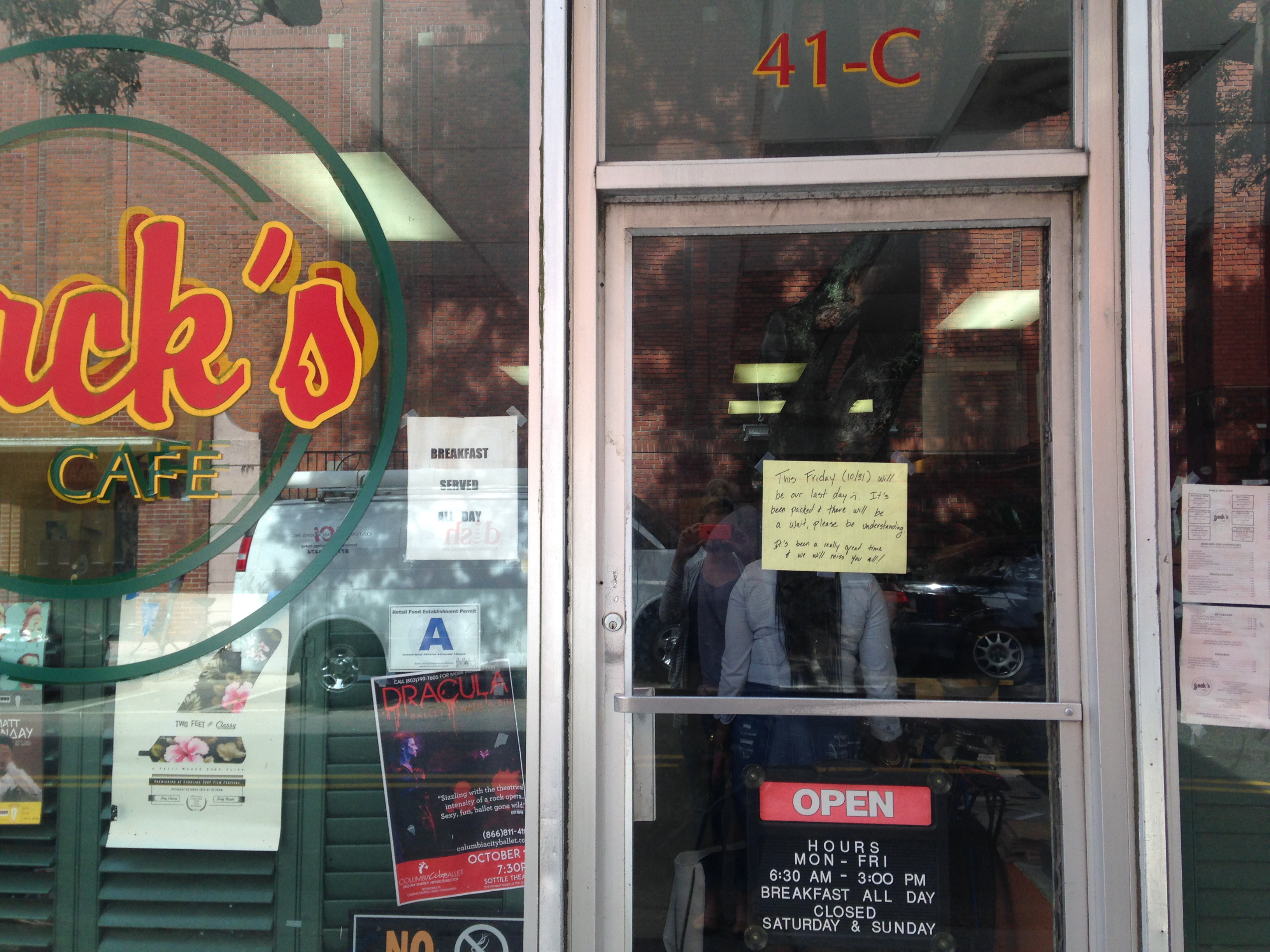 Sign at Jack's Cafe announces closing.