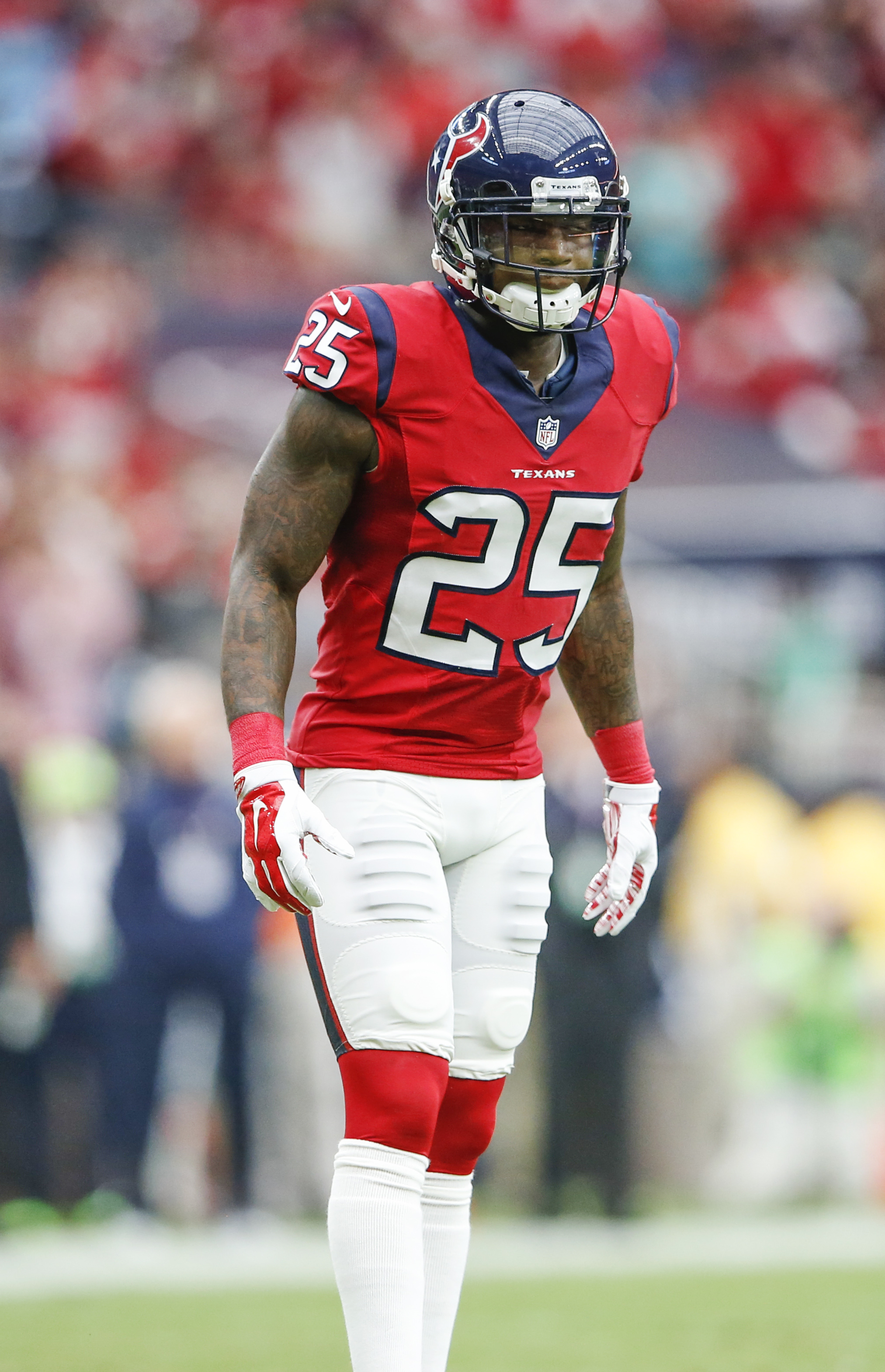 The Texans' biggest priority in free agency?  Or no?
