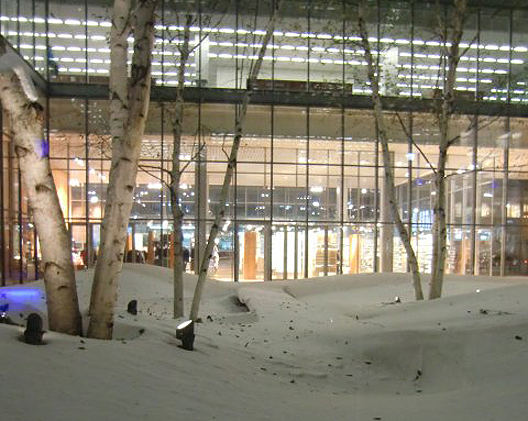 MUJI at the NYT building in the snow, via <a href="http://www.twitter.com/mujiusa">@mujiusa</a>