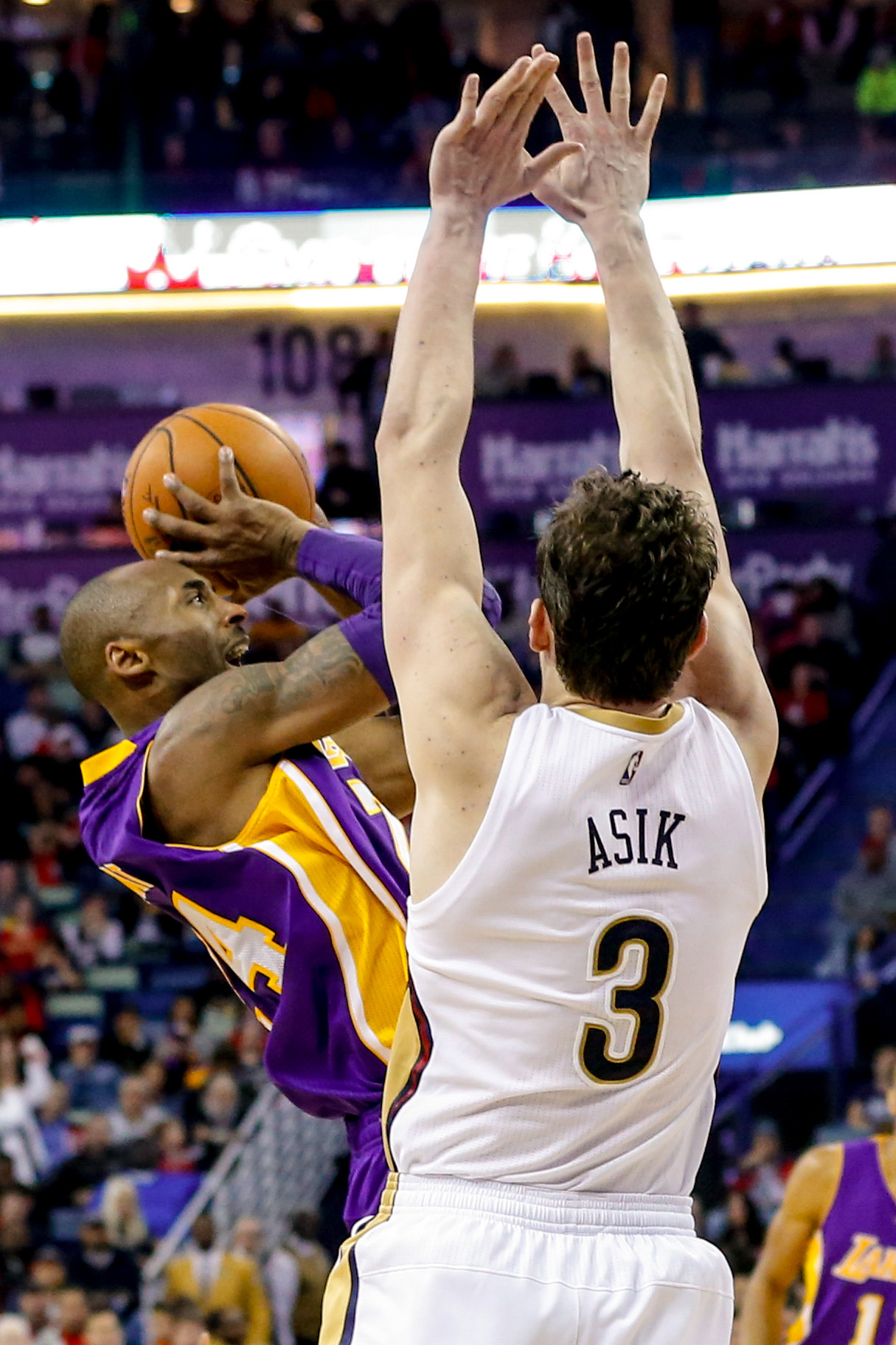 Omer Asik Presents Verticality Thesis to Kobe Bryant