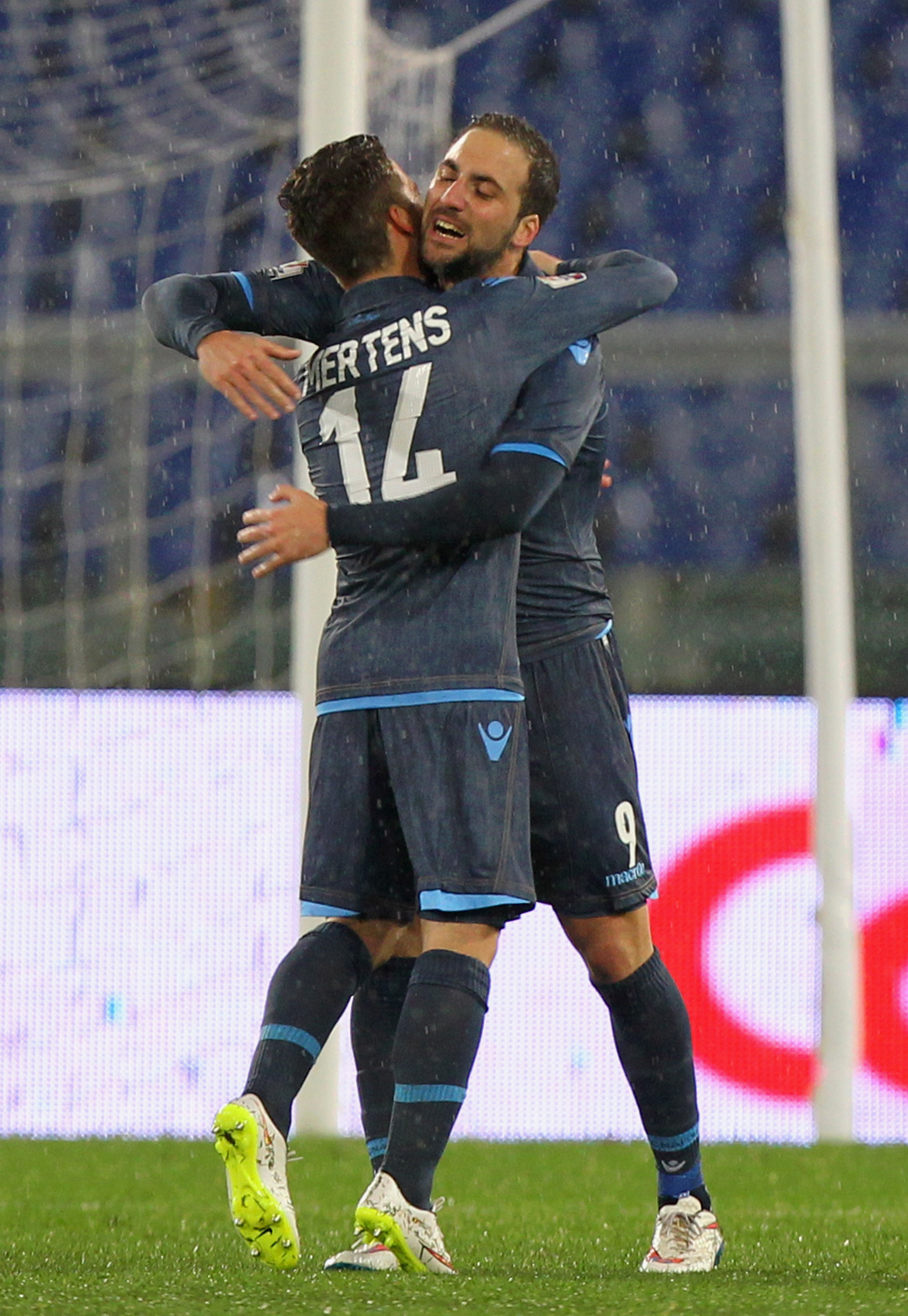 Dries is so little he has to go up on his tip-toes to hug Pipita. That's adorable.
