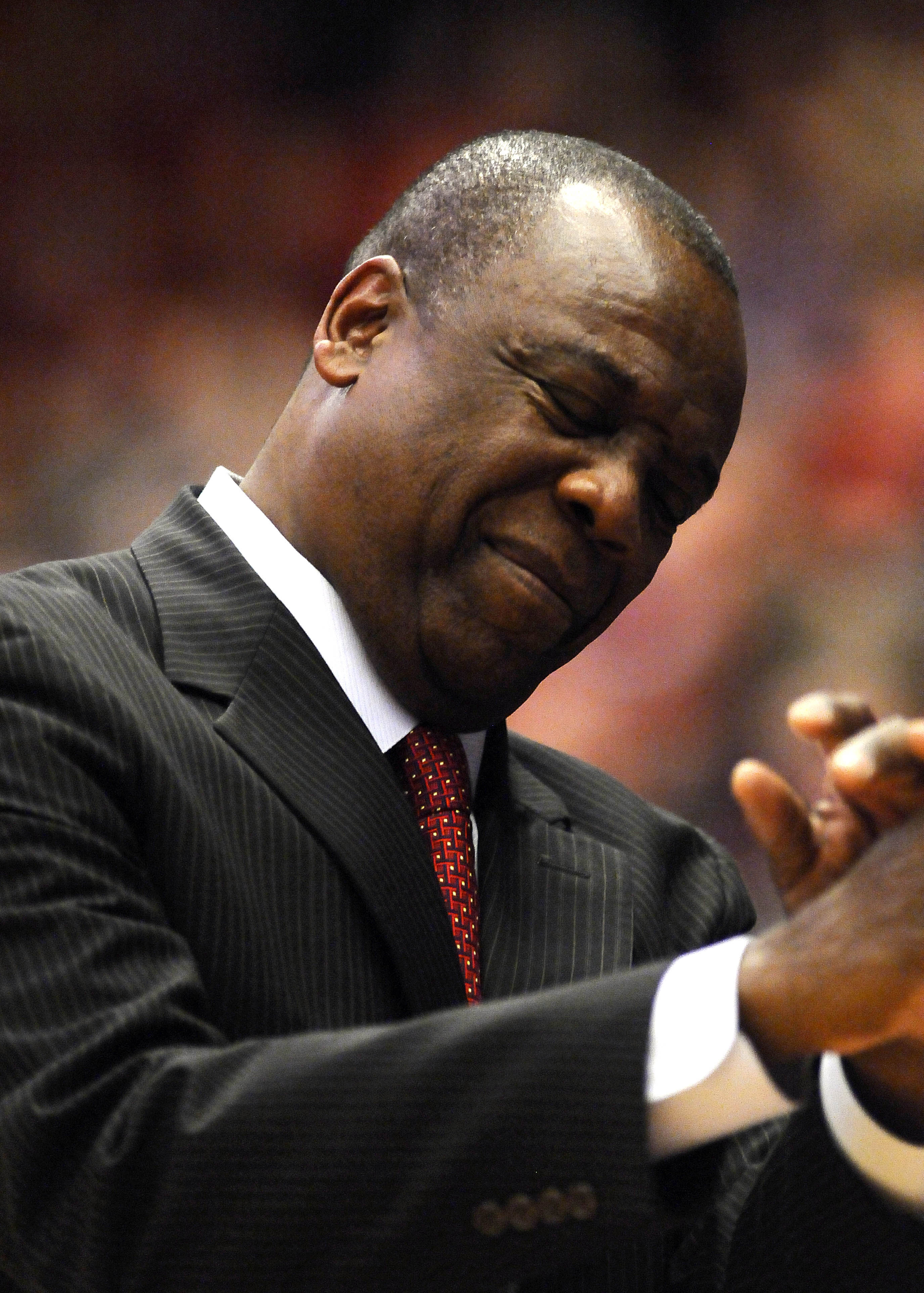 Washington State head coach Ernie Kent grimaces because he knows his team had a Top 15 win on the hook Thursday night and let the visiting Utes slip away from Pullman with the win 75-64 win.