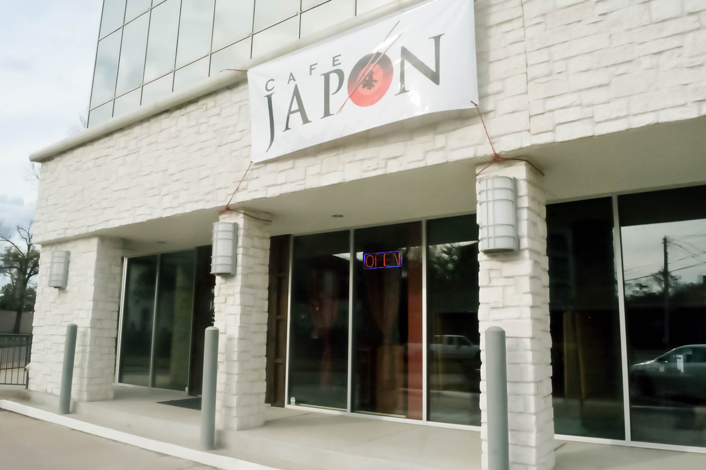Cafe Japon returns, taking over a vacated sushi restaurant on Memorial.