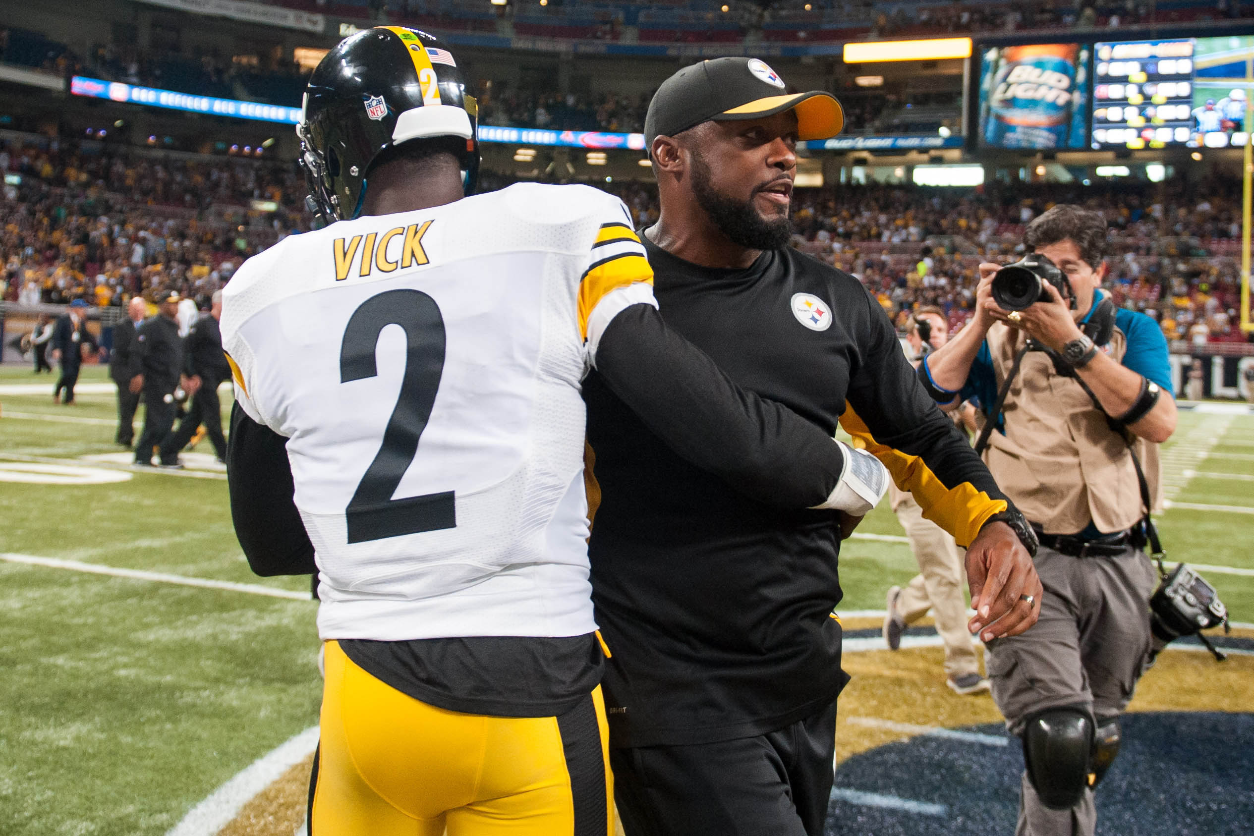 Mike Vick gets a late-career shot to shine tonight in Pittsburgh against the Baltimore Ravens