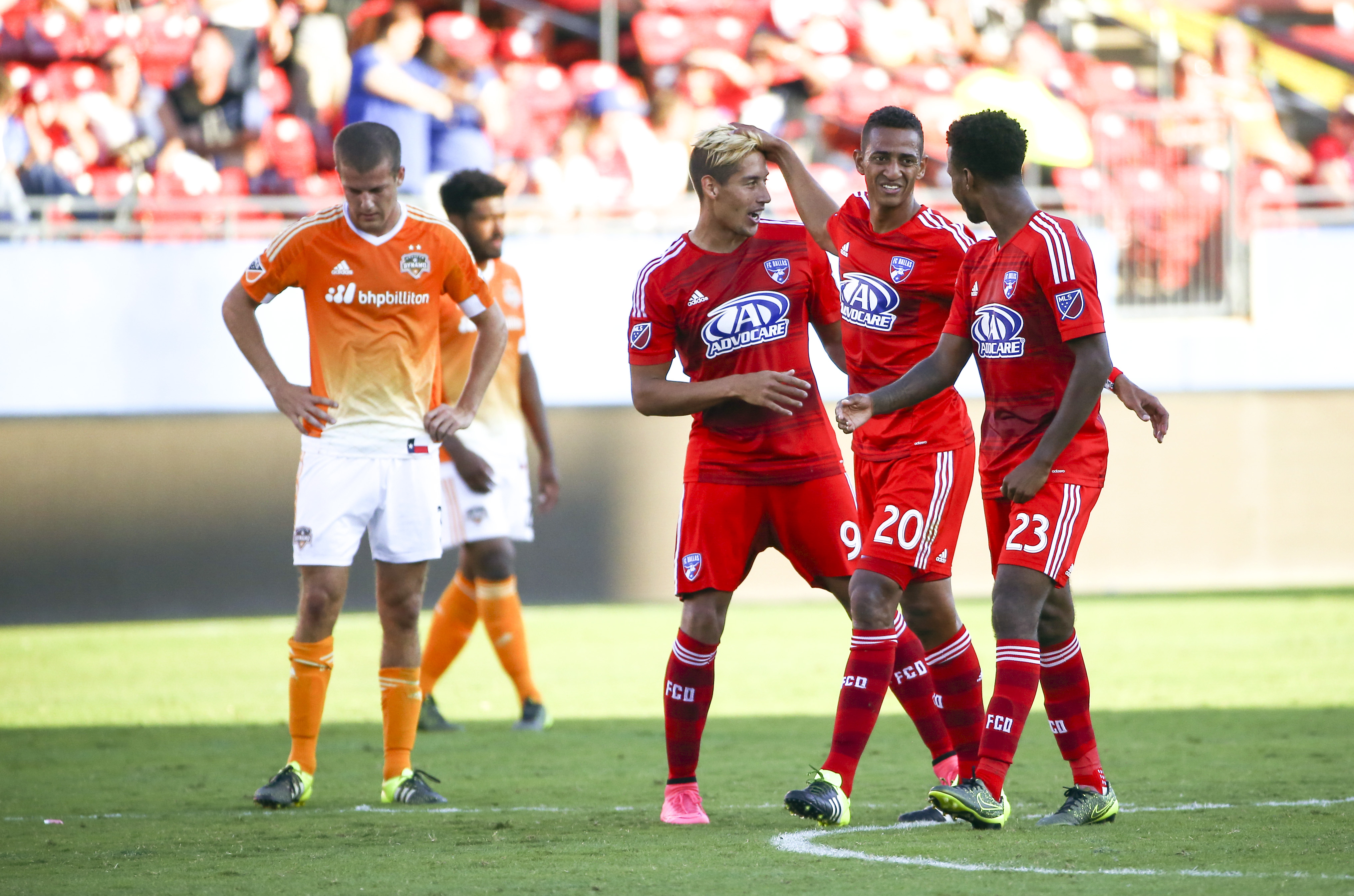 David Texeira (9 in red) was one of two FC Dallas players that scored bar-down goals against the Dynamo.