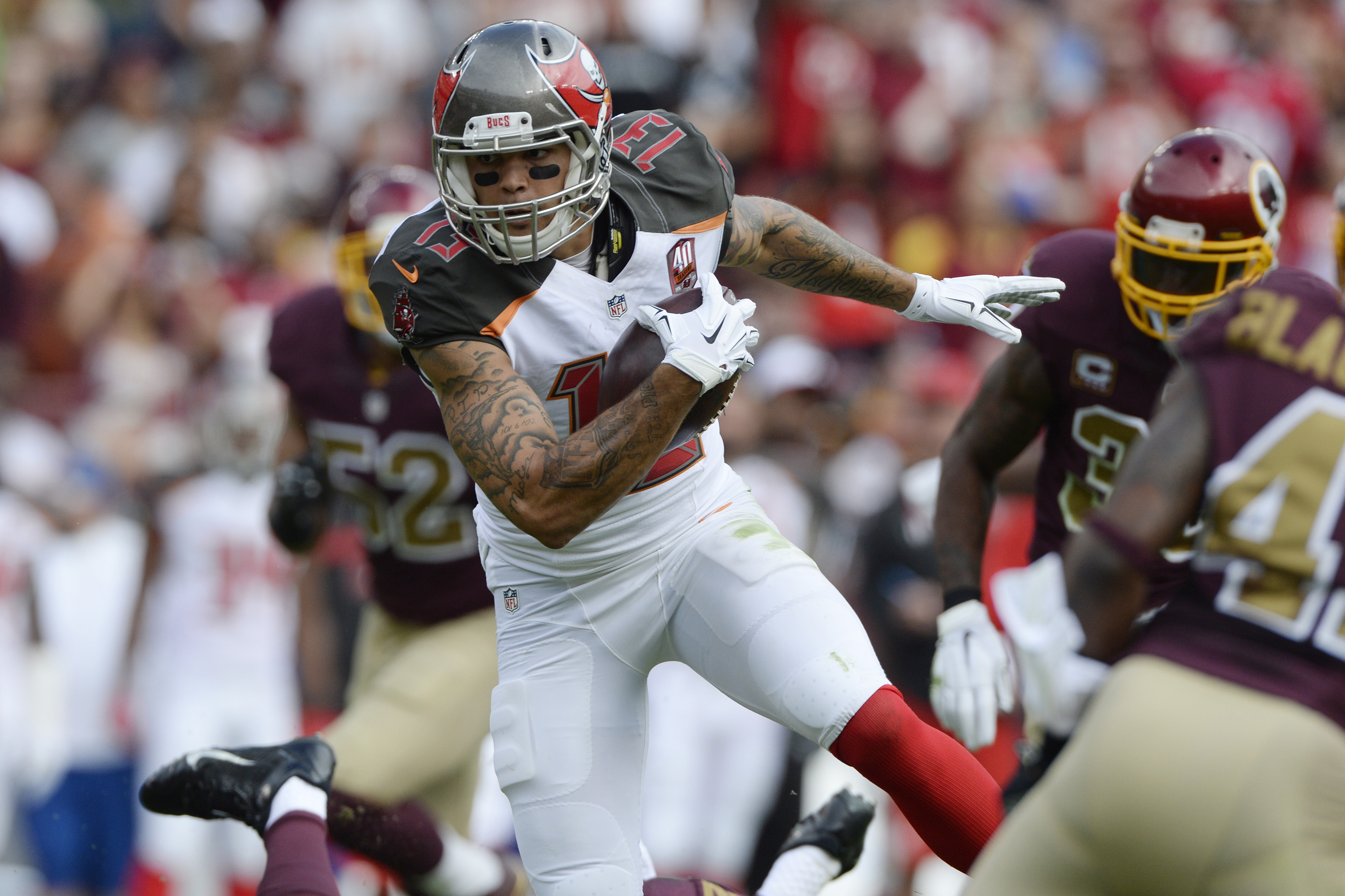 Tampa Bay Buccaneers wide receiver Mike Evans (13) runs after the catch during the first quarter against the Washington Redskins at FedEx Field