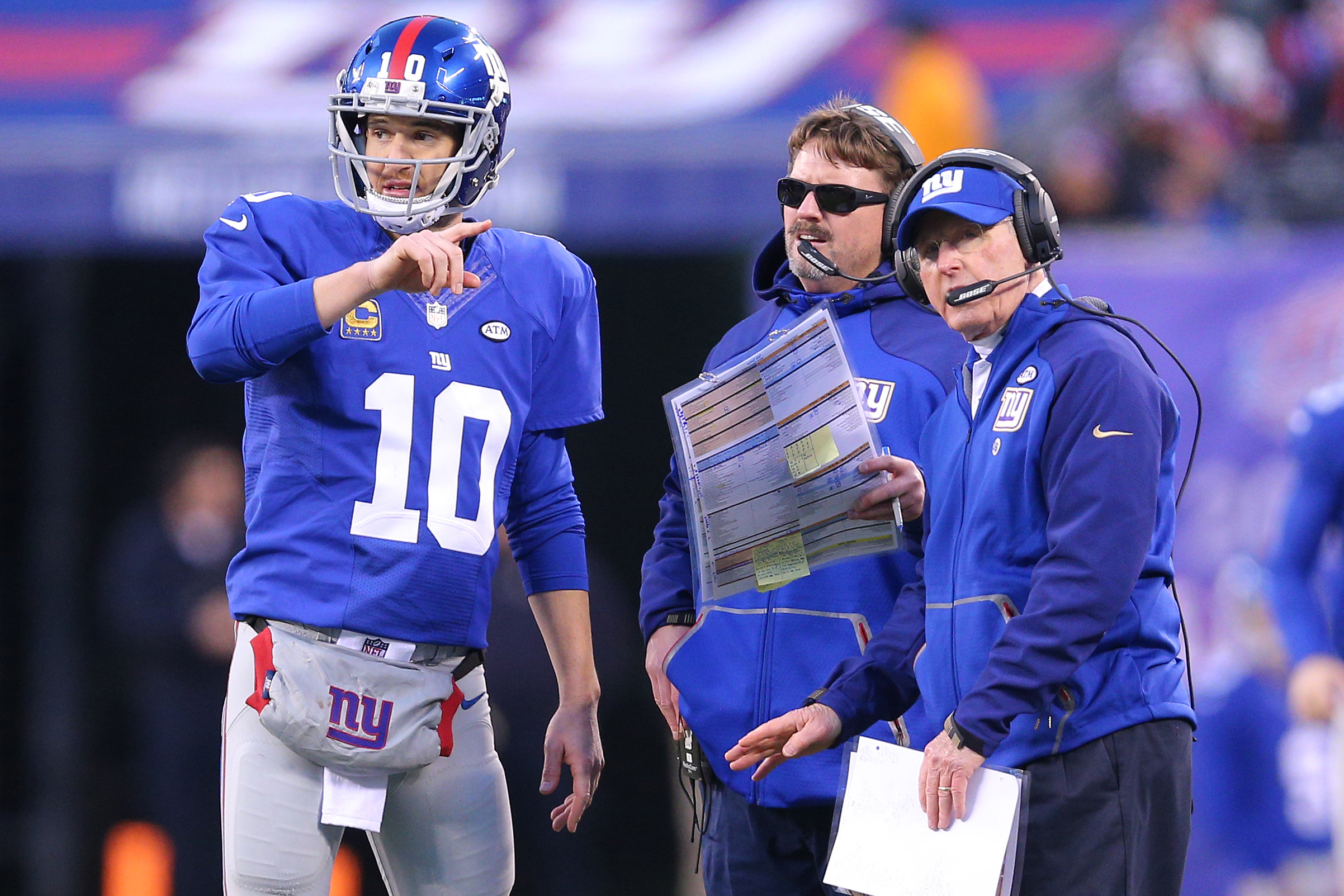Eli Manning, Ben McAdoo and Tom Coughlin during Sunday's fourth quarter