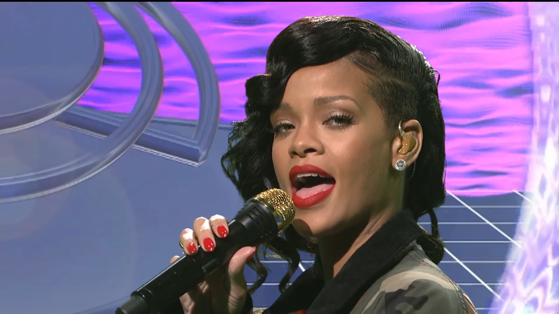 Rihanna preforming "Diamonds" at SNL.