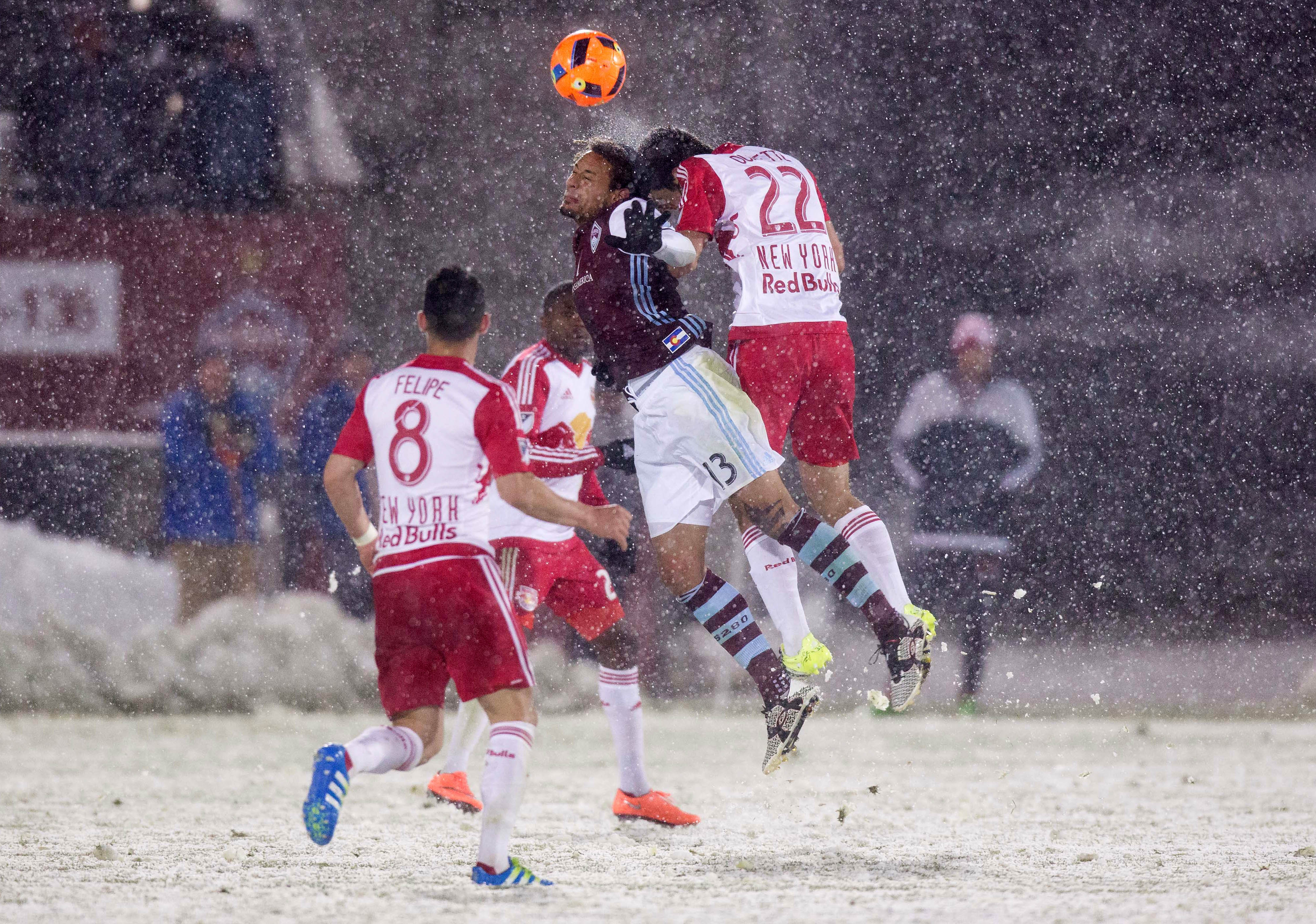 Jermaine Jones goes up for a header against Kari Ouimette in Snoclassico2.