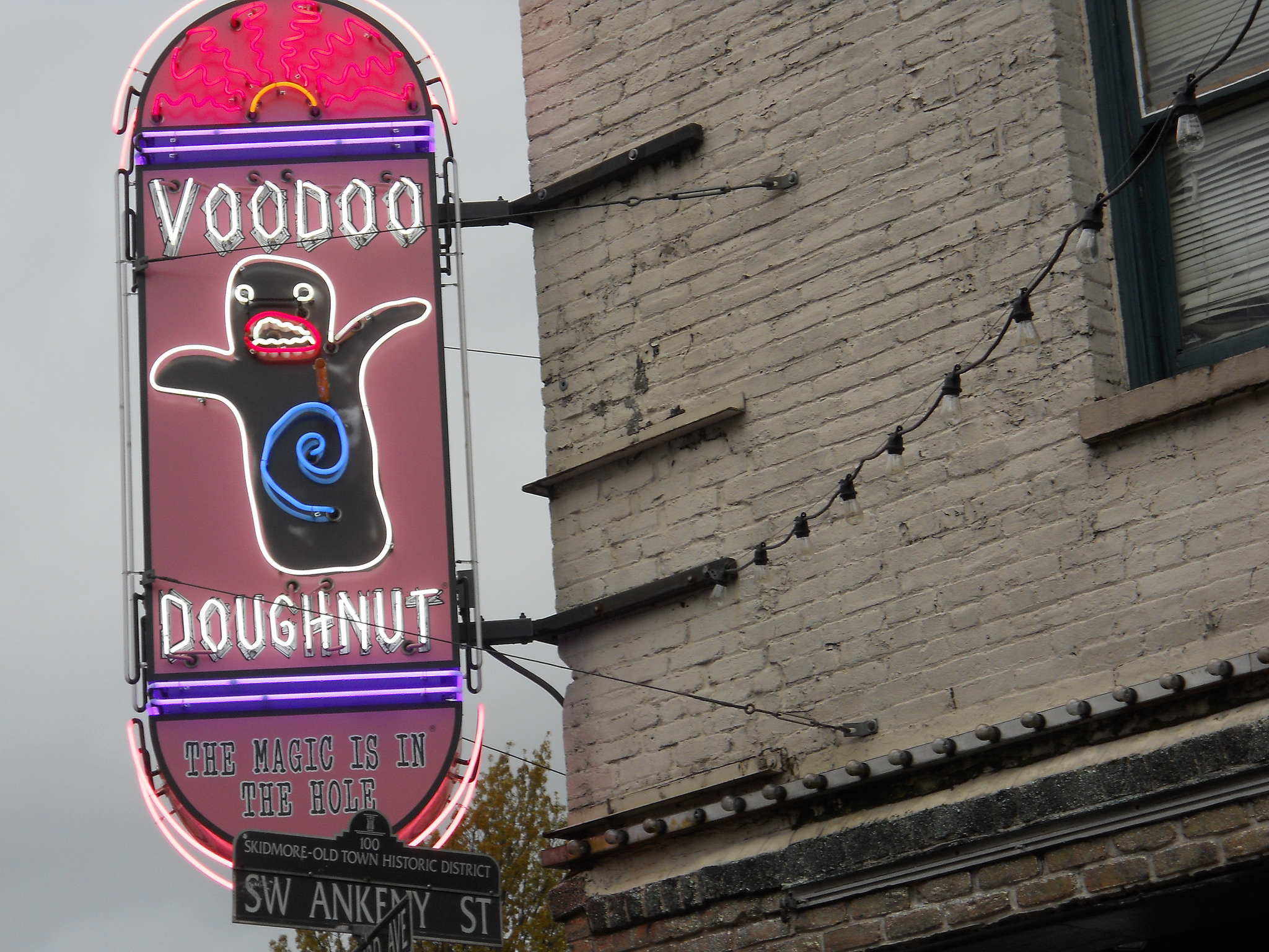 Voodoo Doughnut, Portland