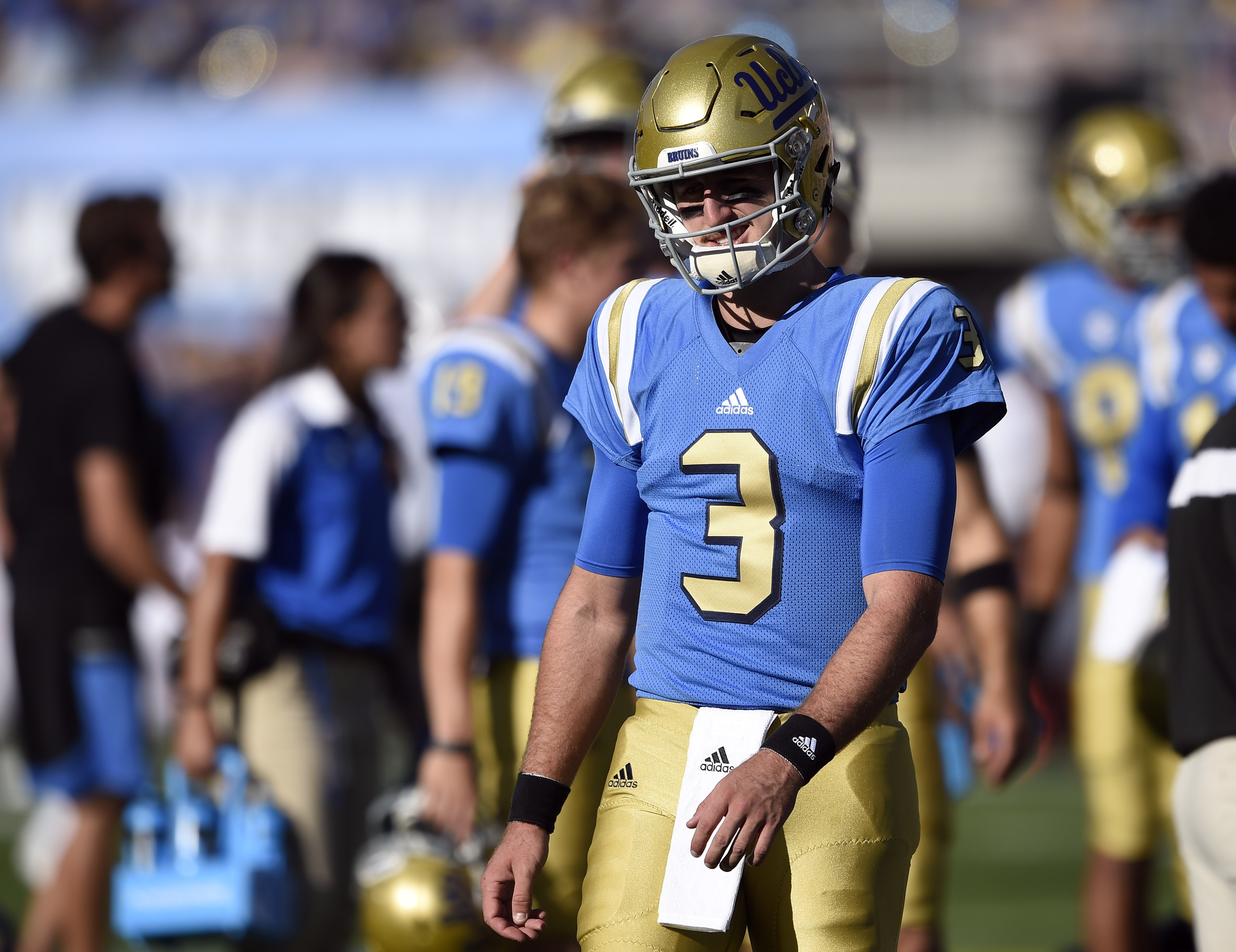 Josh Rosen is 7-11, with 1 TD in the first half against Stanford.