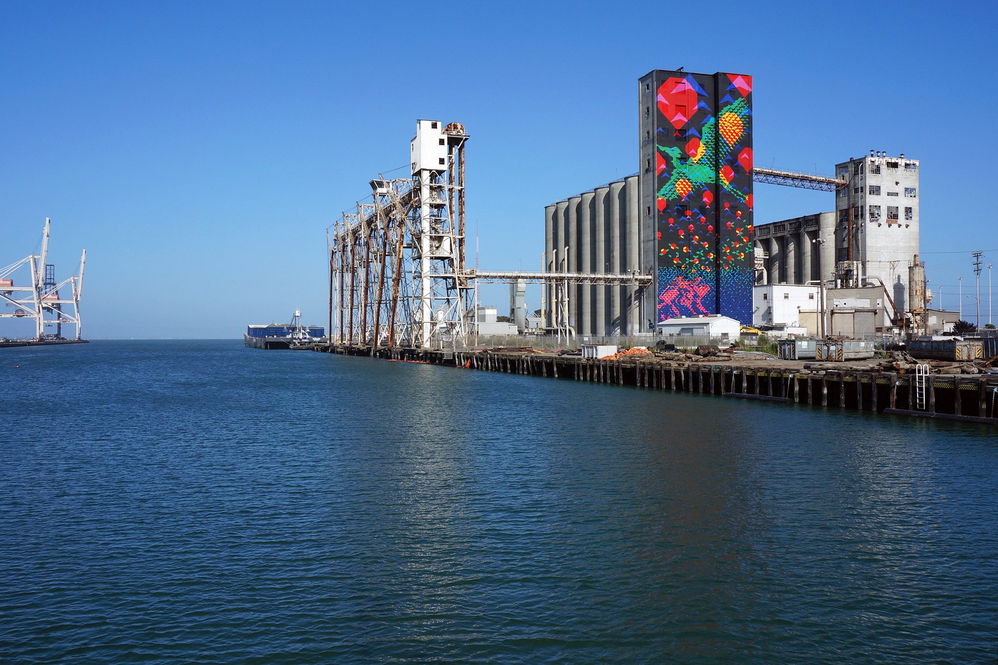 Pier 92 grain silo art project Bayview Rise. 