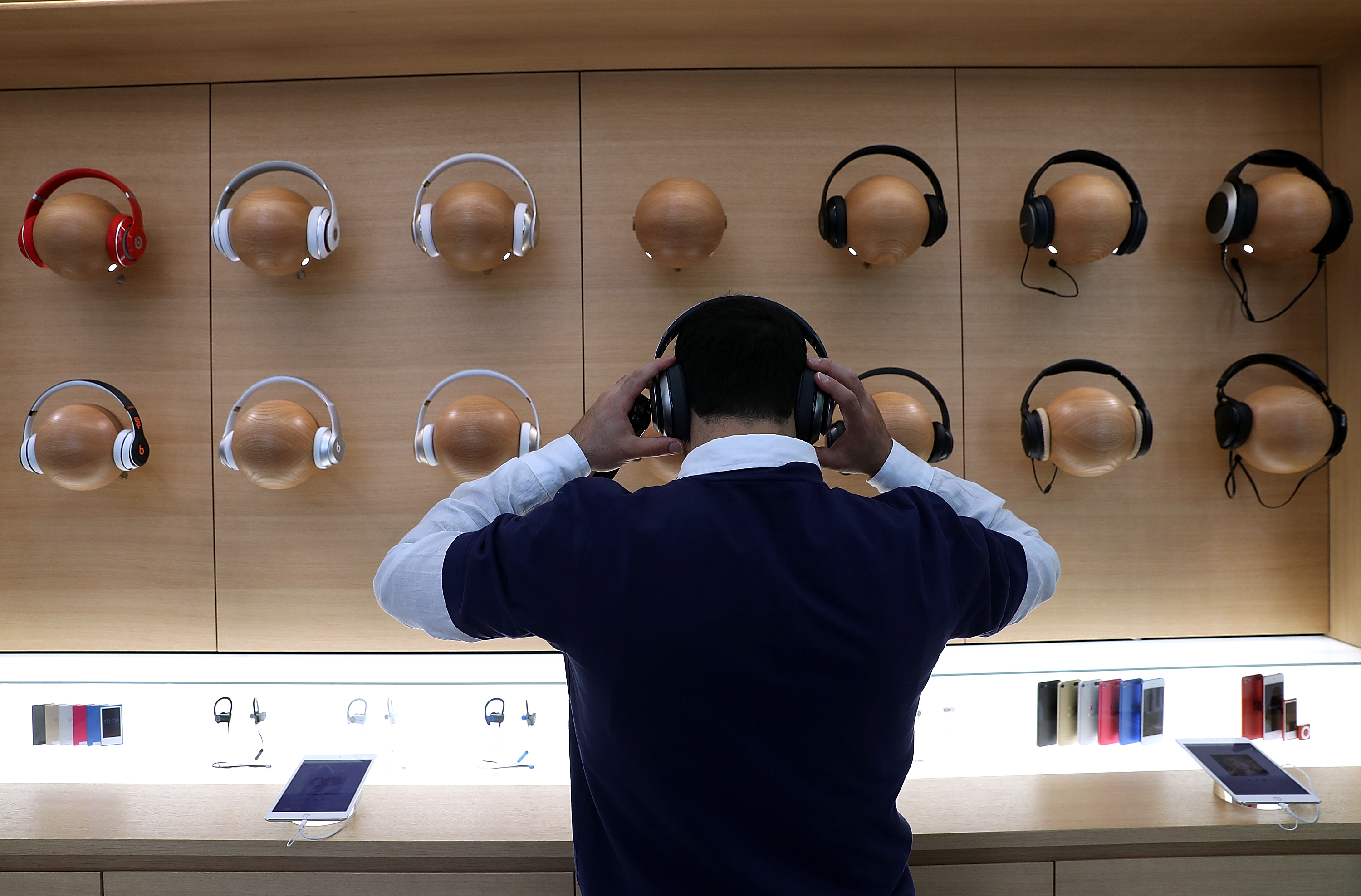 Apple Opens New Flagship Store In San Francisco