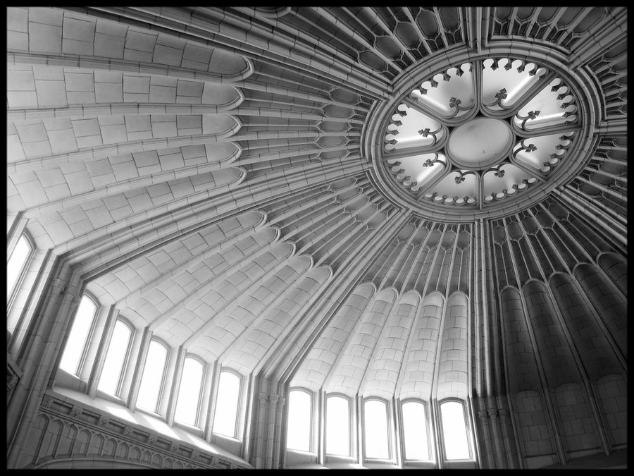 A black and white photo of a light-filled rotunda in the 1913 building.