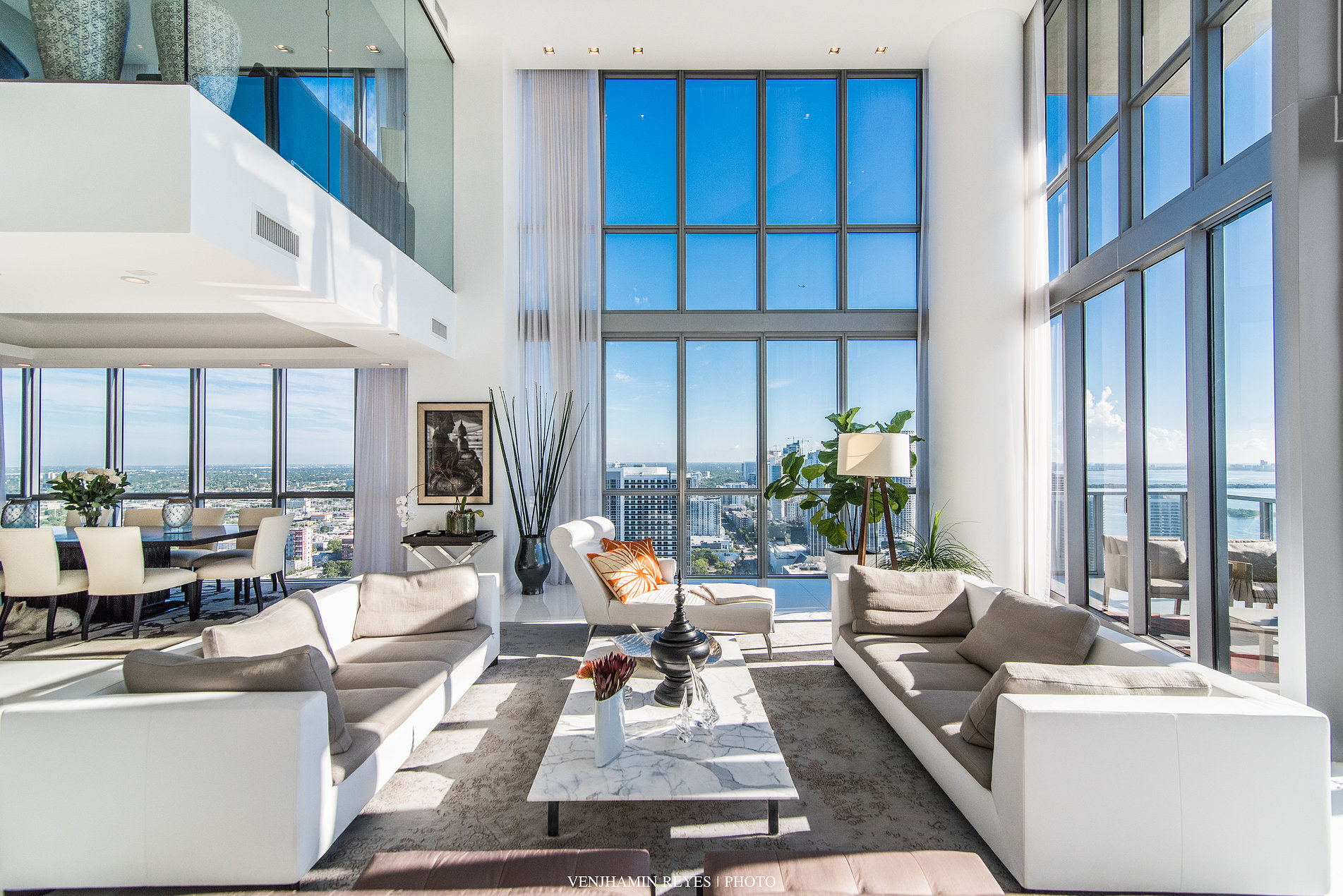 Unit 4107 at Marquis Residences in downtown MIami, featuring a stellar bay view amid a corner living room