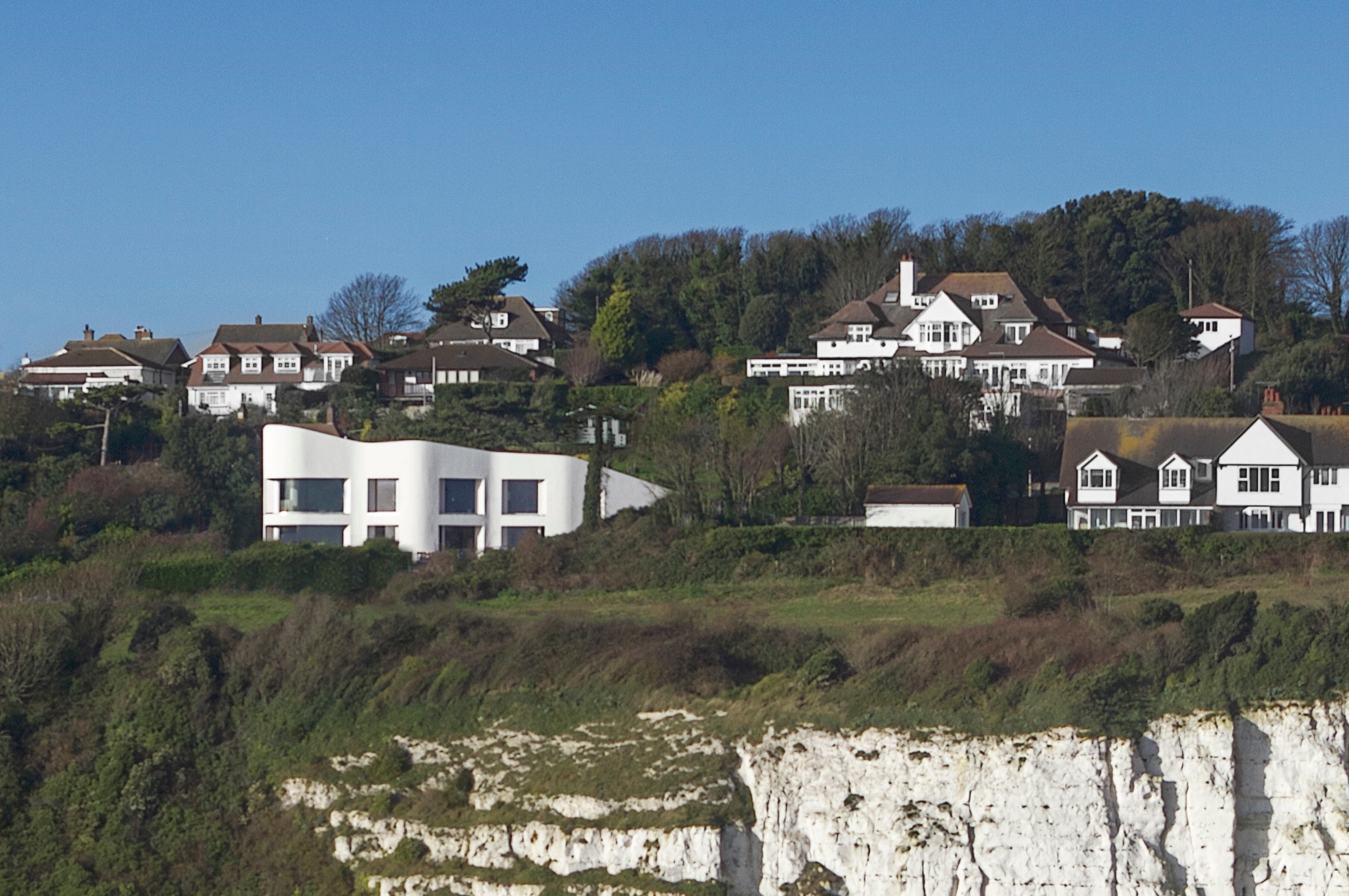 curvy white house on the White Cliffs of Dover
