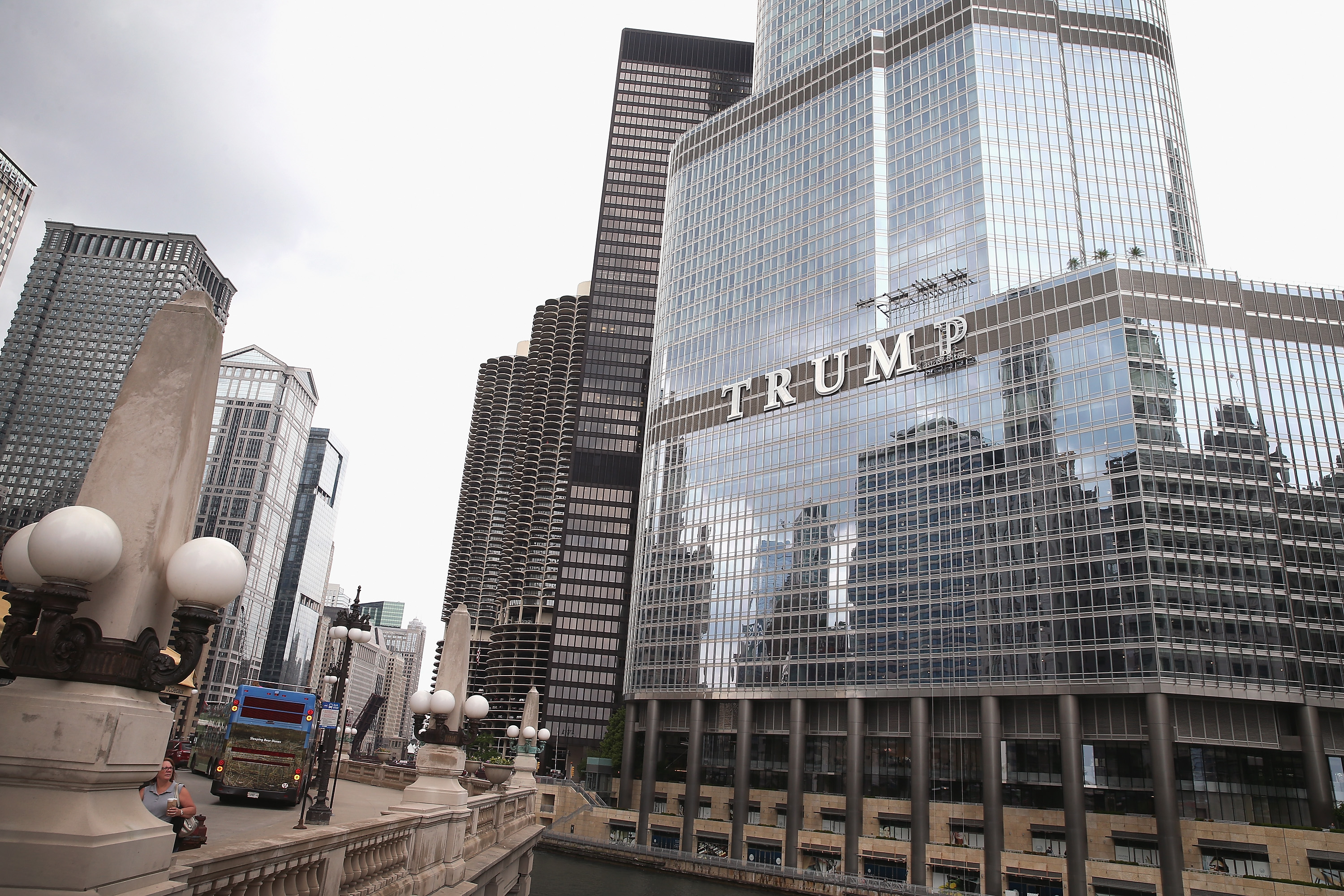 Large Trump Sign On Trump Building In Chicago Draws Ire Of Many In City