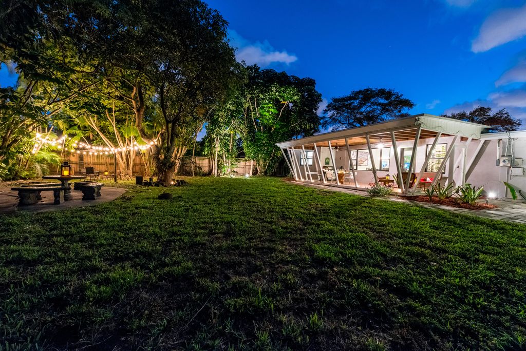 A midcentury home in Biscayne Park