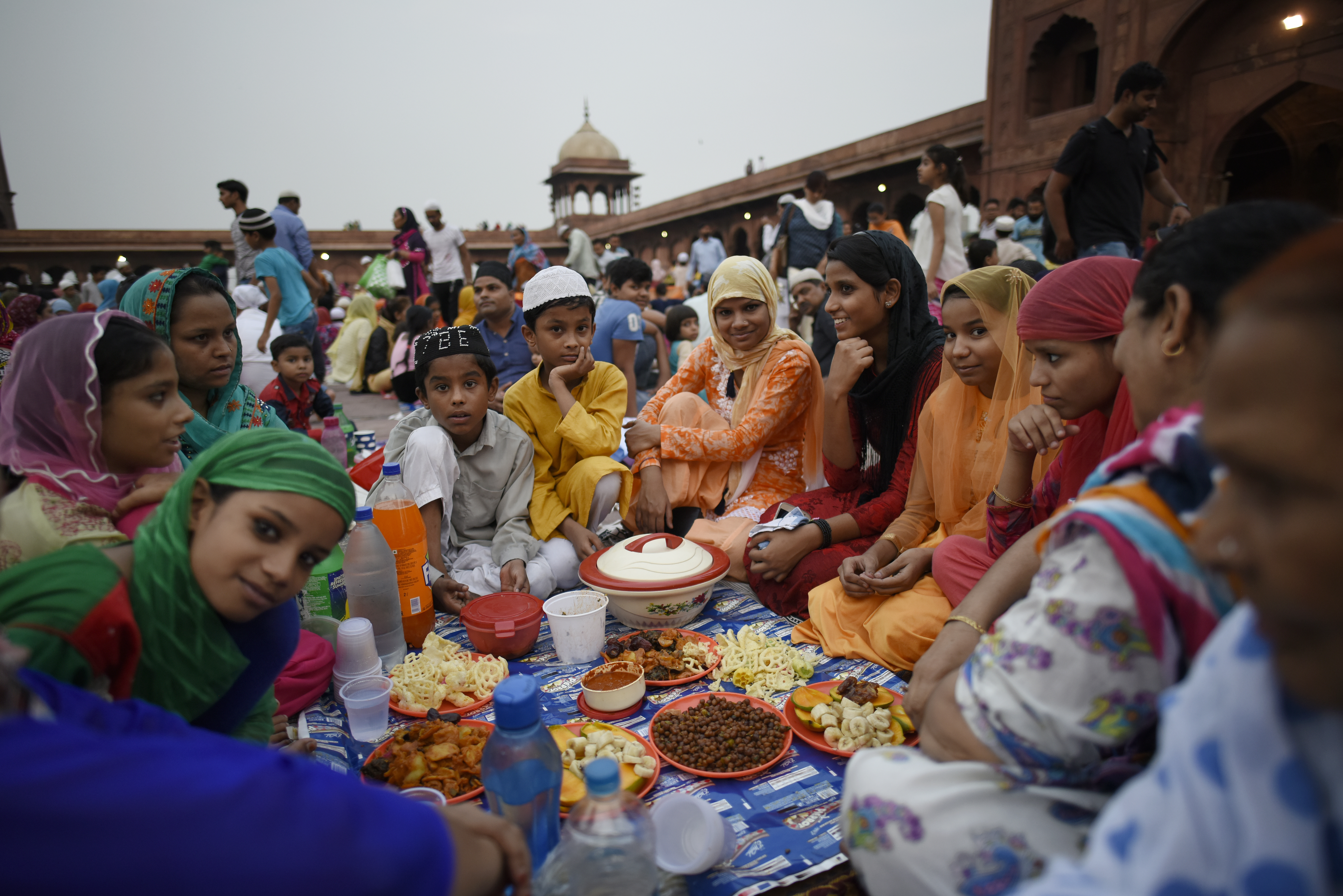 Muslims wait to break their fast on the 21st day of the holy month of Ramadan at Jama Masjid on June 6, 2018, in New Delhi, India.