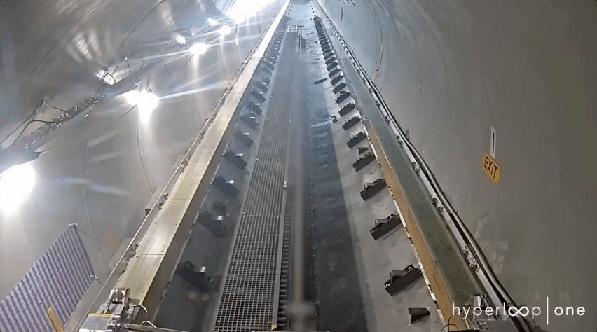 Hyperloop One провела первые полноценные испытания своего вакуумного поезда Hyperloop на тестовом треке в Неваде