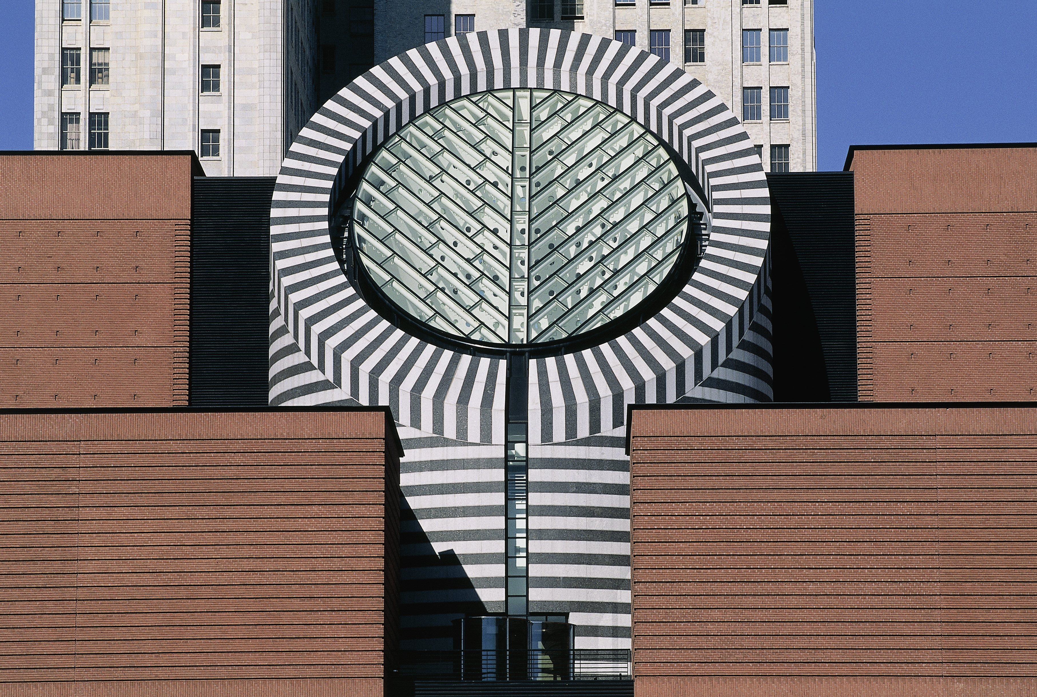 San Francisco Museum of Modern Art facade with a patterned column.