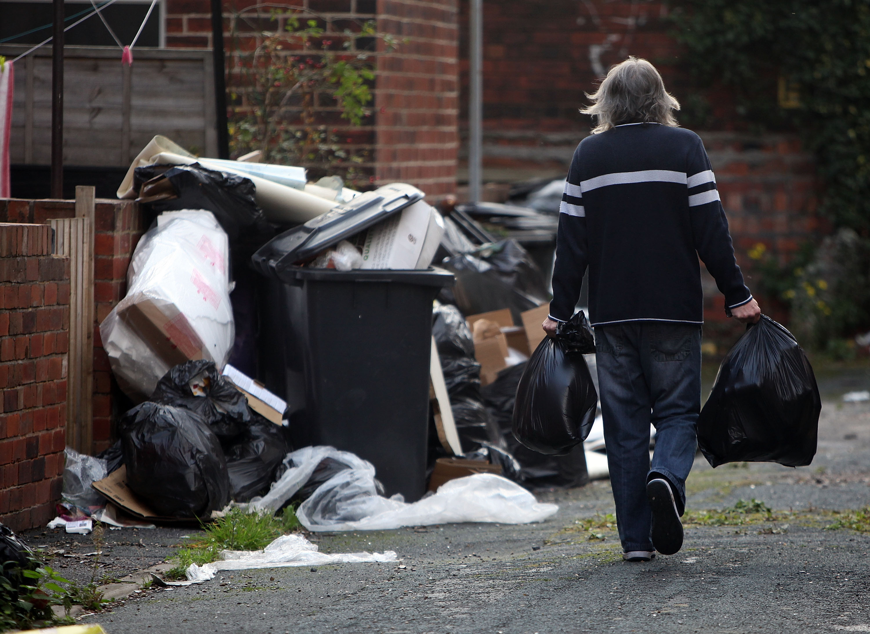 Health Fears grow As Leeds Rubbish Piles Up Due To Ongoing Bin Strike