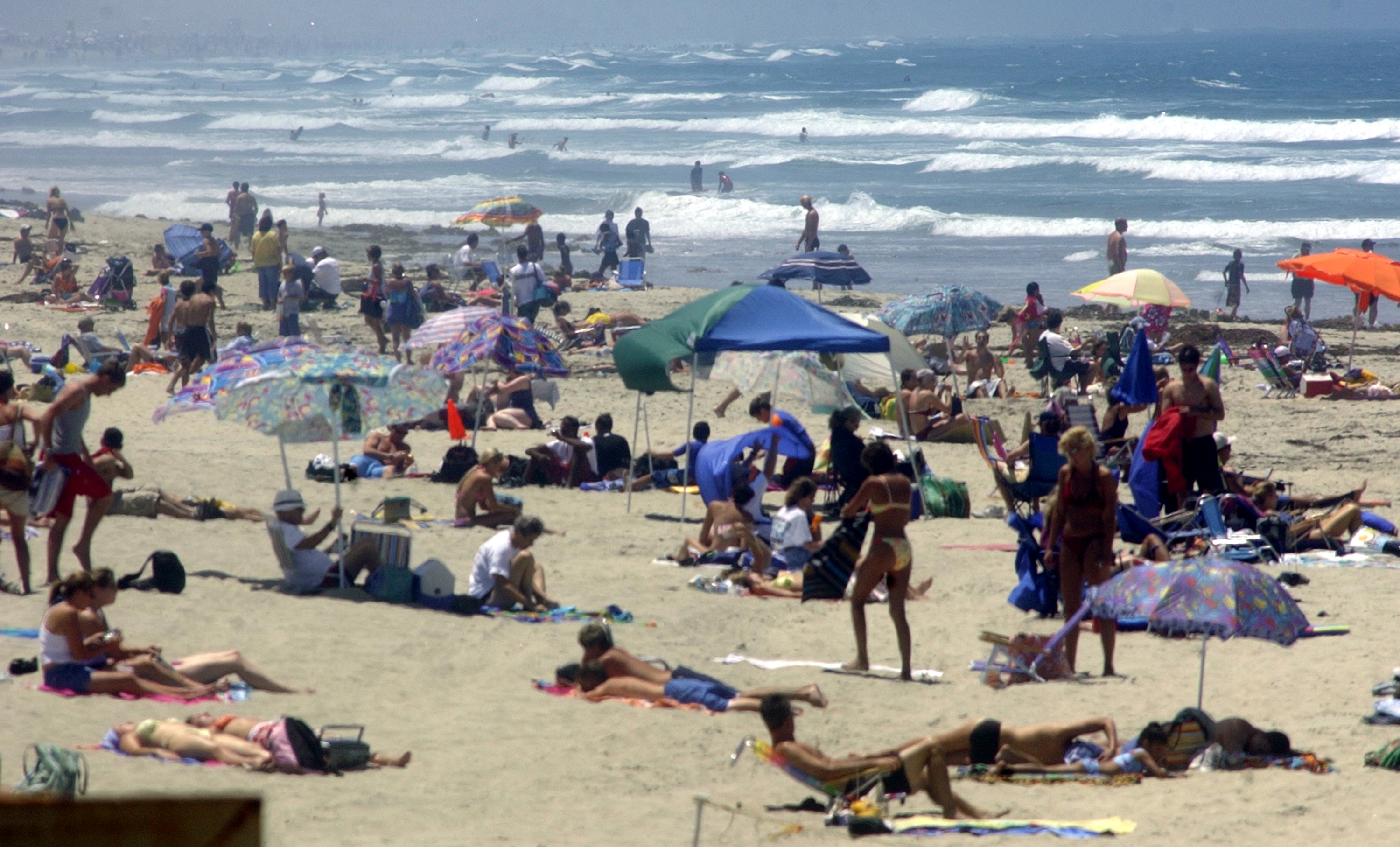 Thousands Head To The Beaches For 4th Of July Weekend