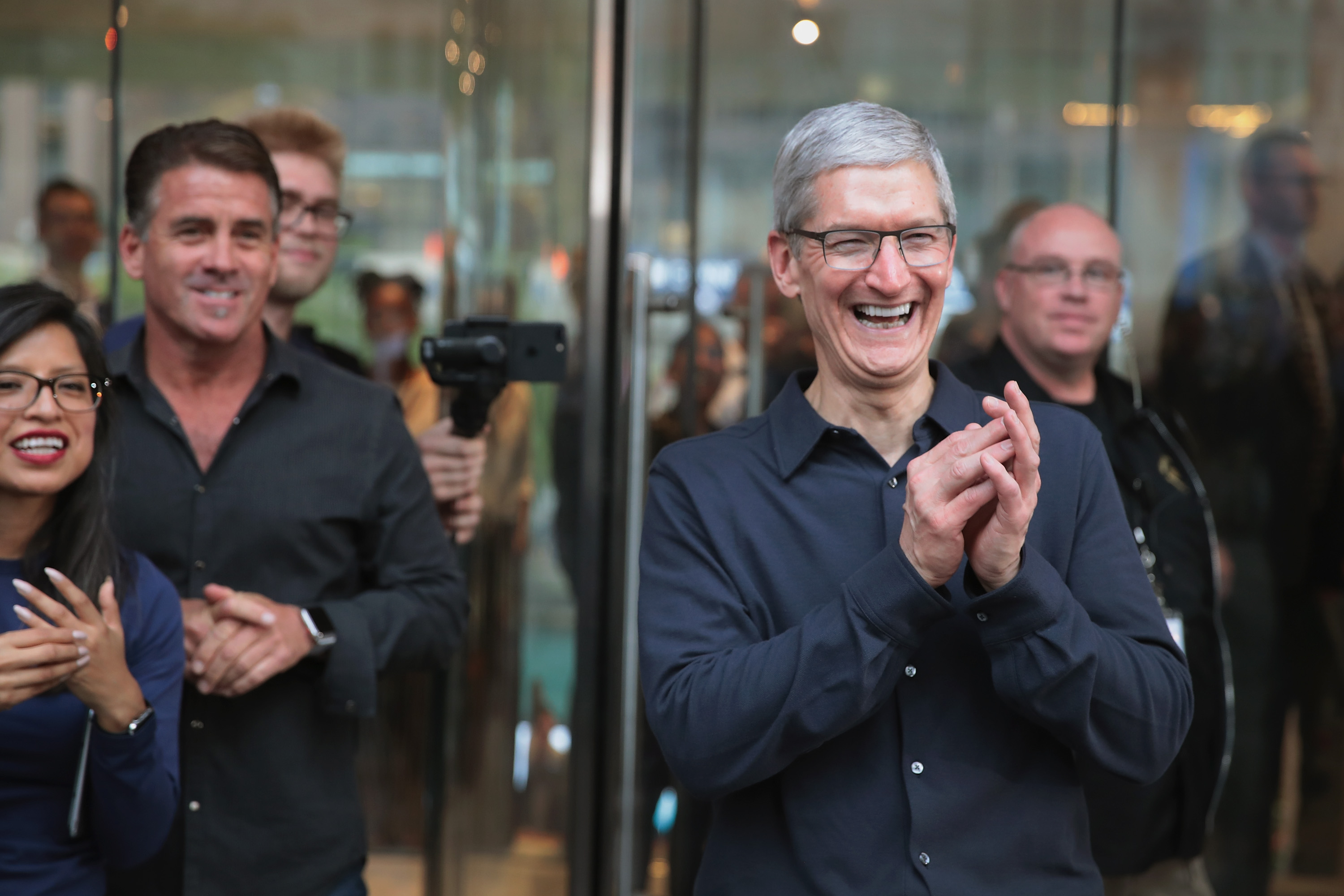 Apple Opens Chicago Flagship Store On Michigan Avenue