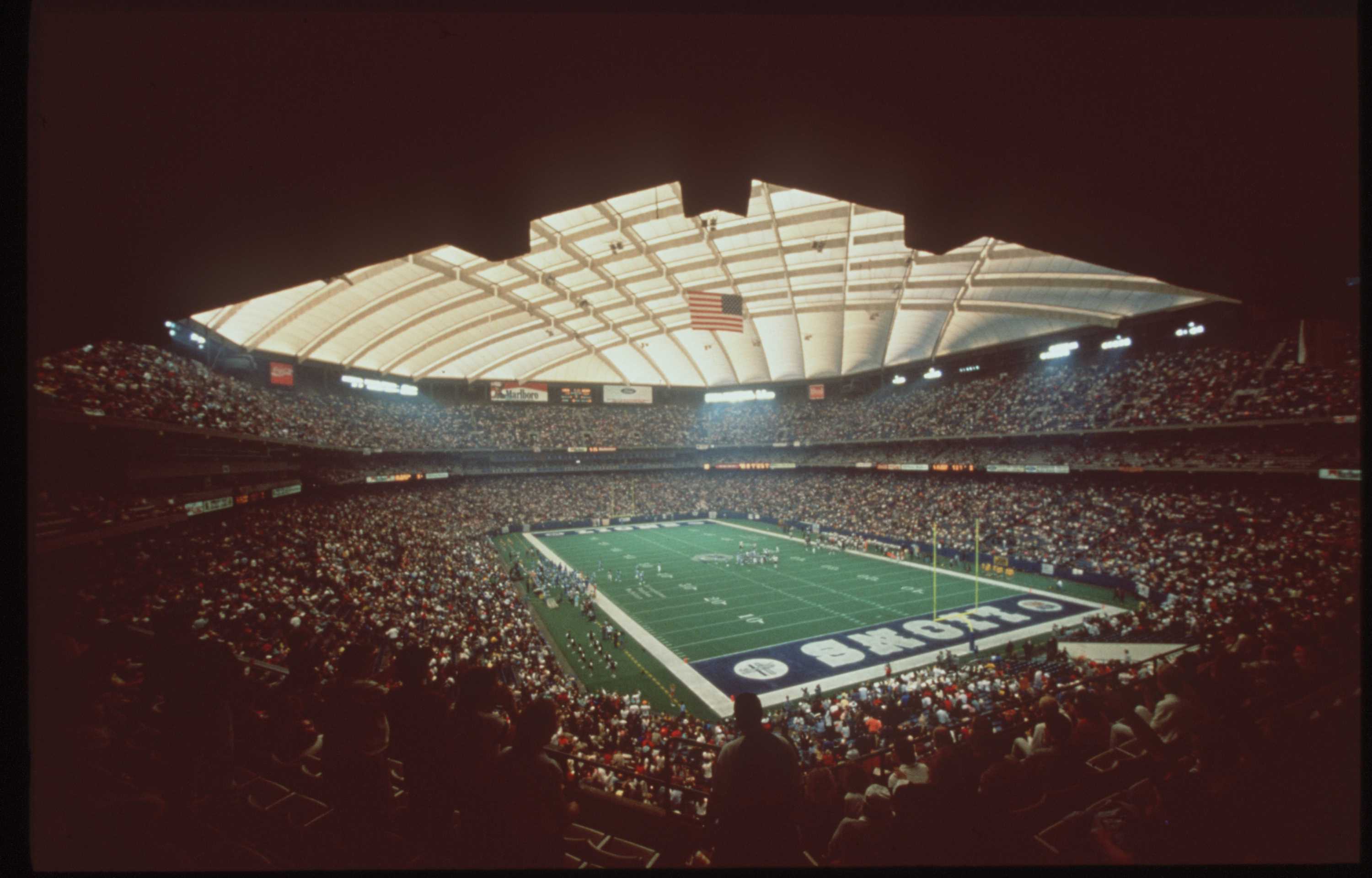UNDATED:  FILE PICTURE OF THE PONTIAC SILVERDOME DURING A DETROIT LIONS FOOTBALL GAME IN PONTIAC, MICHIGAN.   Mandatory Credit: Allsport/ALLSPORT