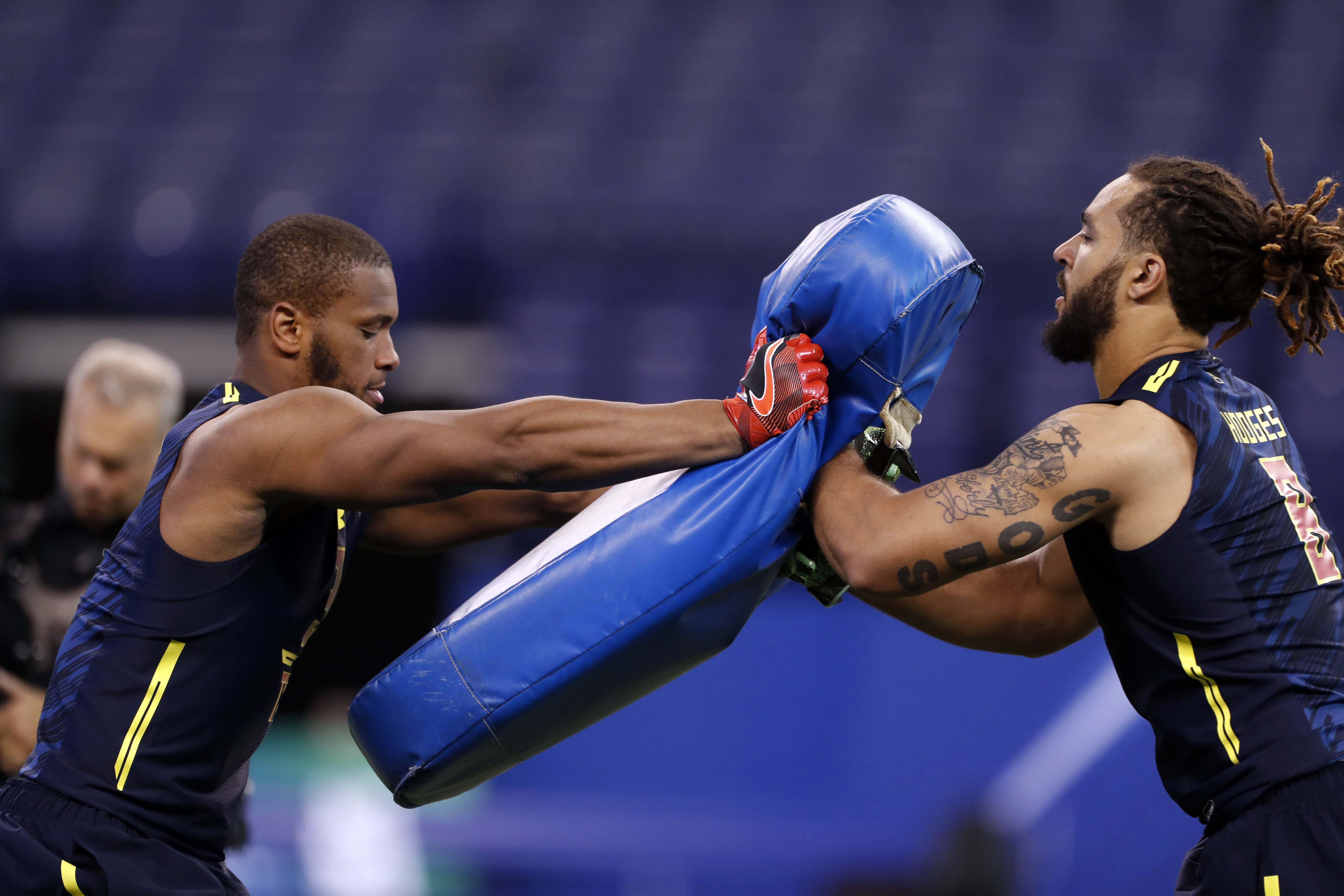 INDIANAPOLIS, IN - Tight end prospects for the 2017 NFL Draft go through bag drills together in front of NFL teams at the 2017 NFL Scouting Combine at Lucas Oil Stadium.