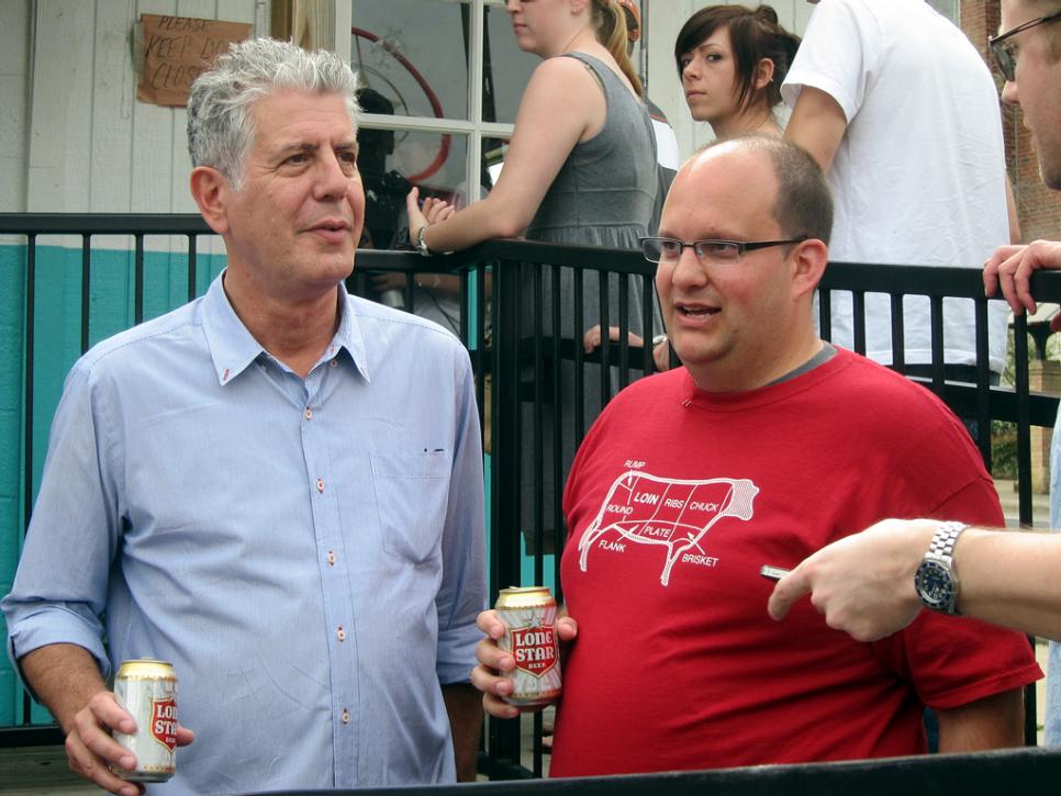 Anthony Bourdain and Daniel Vaughn at Franklin Barbecue in 2012
