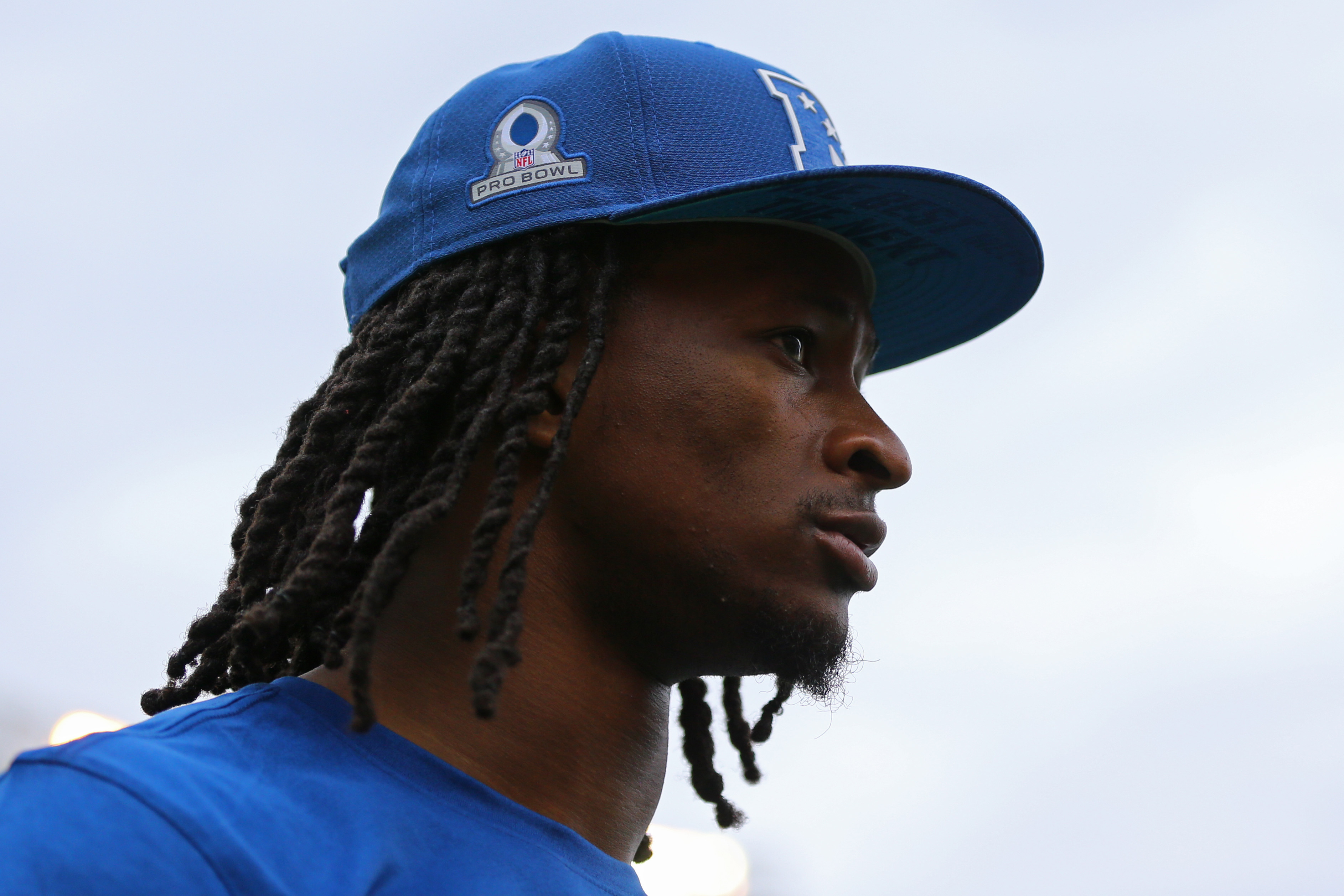 Los Angeles Rams RB Todd Gurley signs autographs before the 2018 NFL Pro Bowl in Orlando, January 28, 2018.