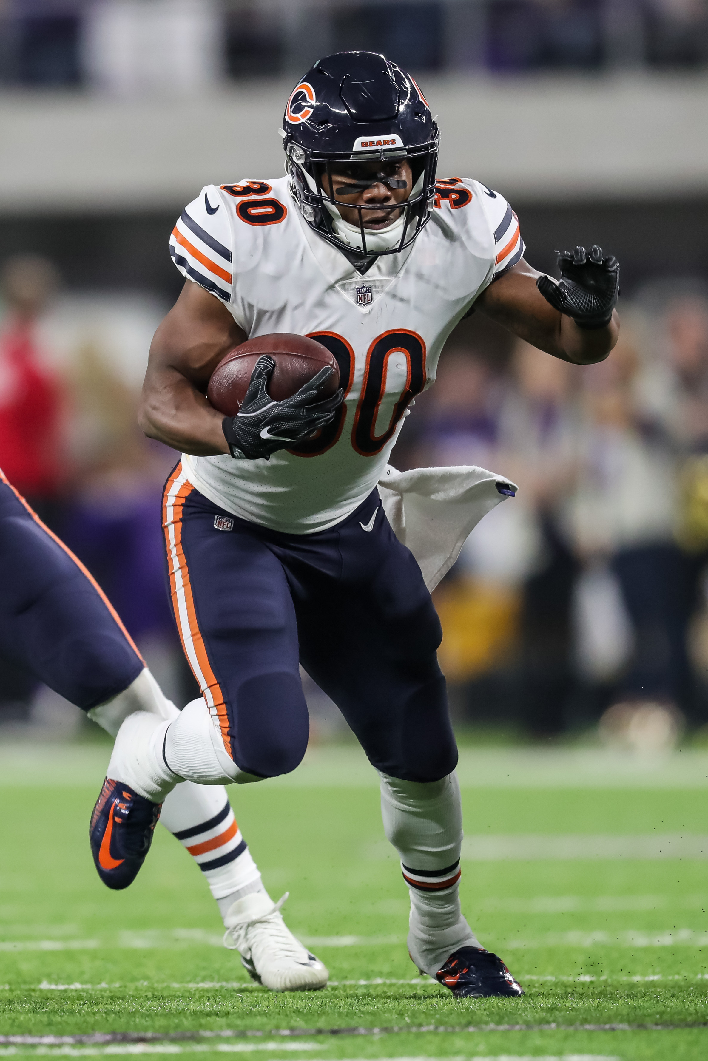 Chicago Bears RB Benny Cunningham carries the ball against the Minnesota Vikings, Dec. 30, 2018.