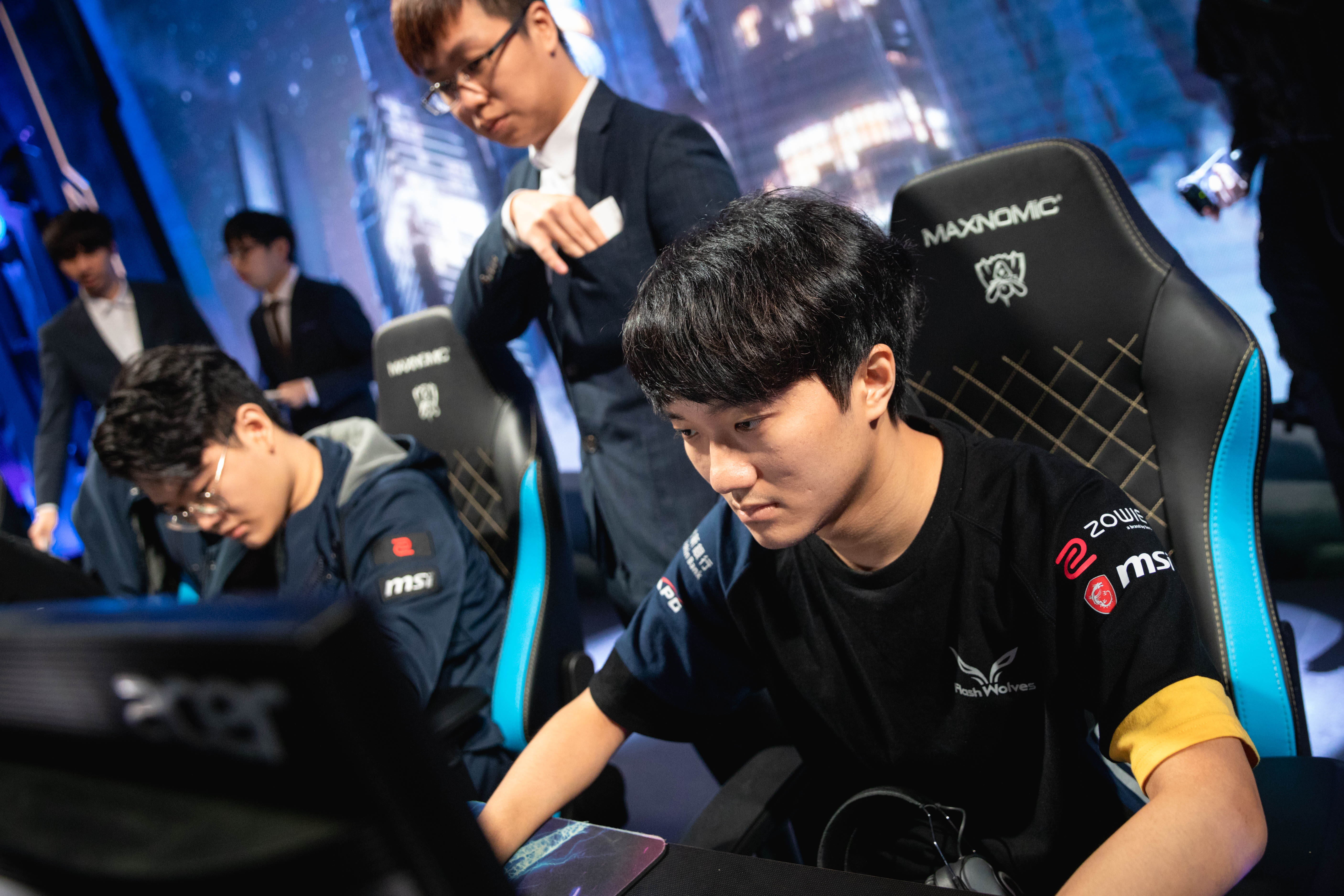 SwordArt in pick/ban phase when playing for the Flash Wolves at the 2018 World Championship in Busan